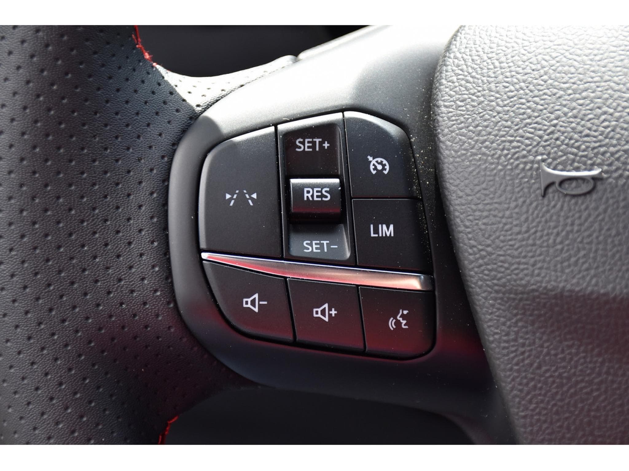 Ford Kuga 1.5 EcoBoost ST-Line Auto. PACK HIVER GPS LANE CAM NEUF (2025) - Foto 19