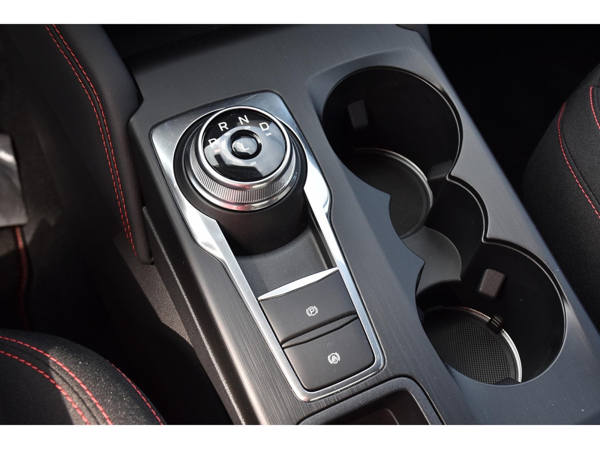 Ford Kuga 1.5 EcoBoost ST-Line Auto. PACK HIVER GPS LANE CAM NEUF (2025) - Foto 20