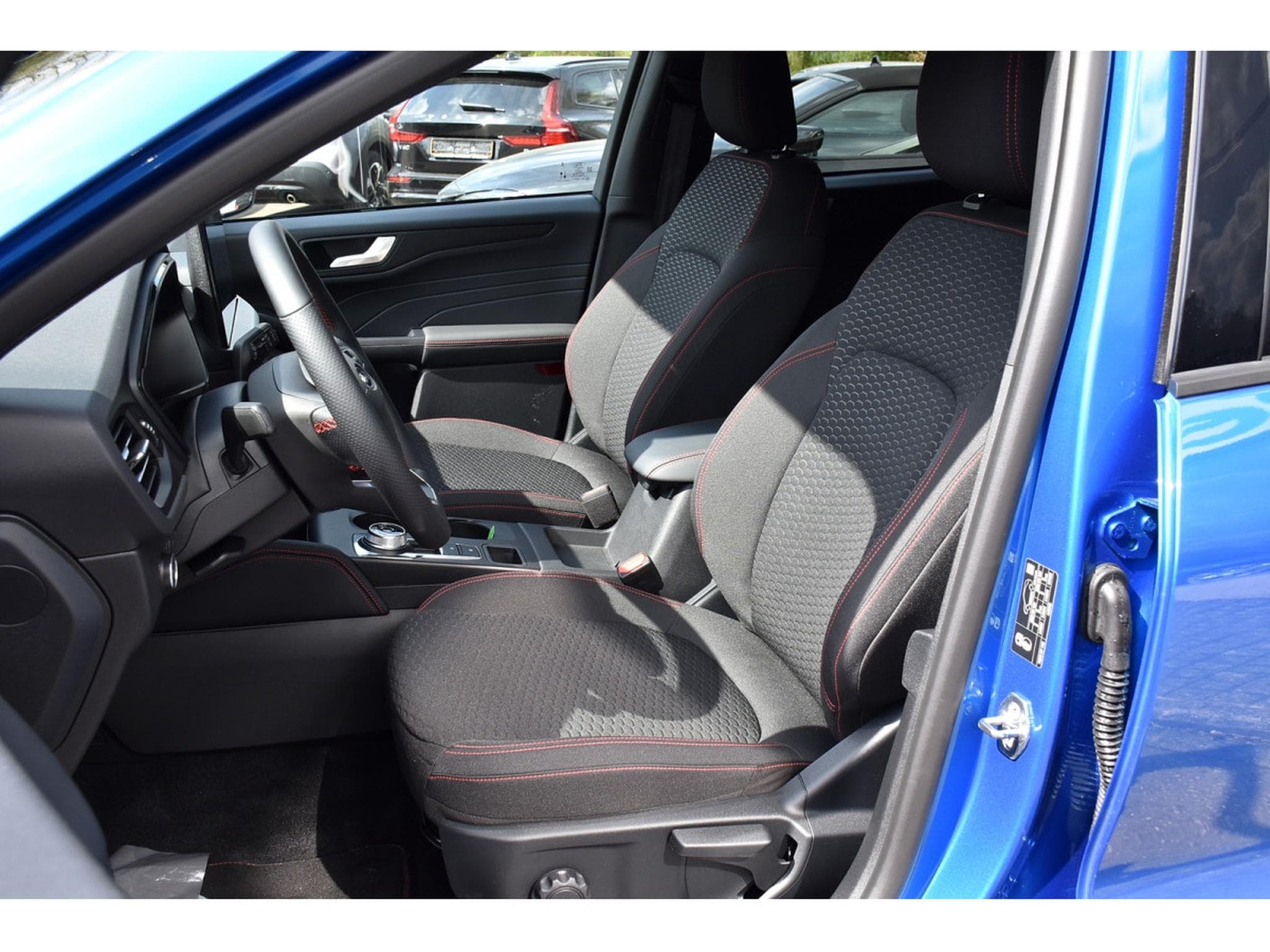 Ford Kuga 1.5 EcoBoost ST-Line Auto. PACK HIVER GPS LANE CAM NEUF (2025) - Foto 6