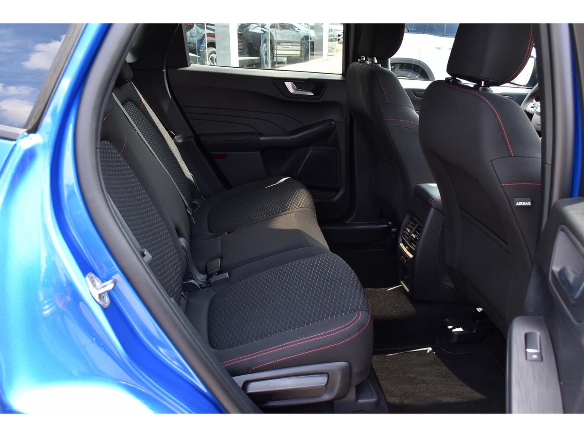 Ford Kuga 1.5 EcoBoost ST-Line Auto. PACK HIVER GPS LANE CAM NEUF (2025) - Foto 8