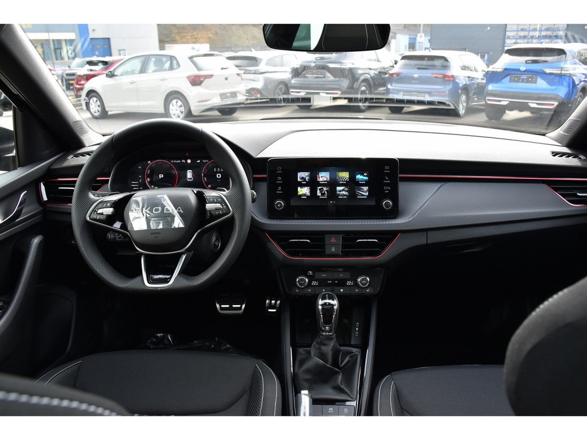 Skoda Kamiq 1.5 TSI Monte Carlo DSG PANO ACC TRAVEL SIDE KESSY NEUF (2026) - Foto 10