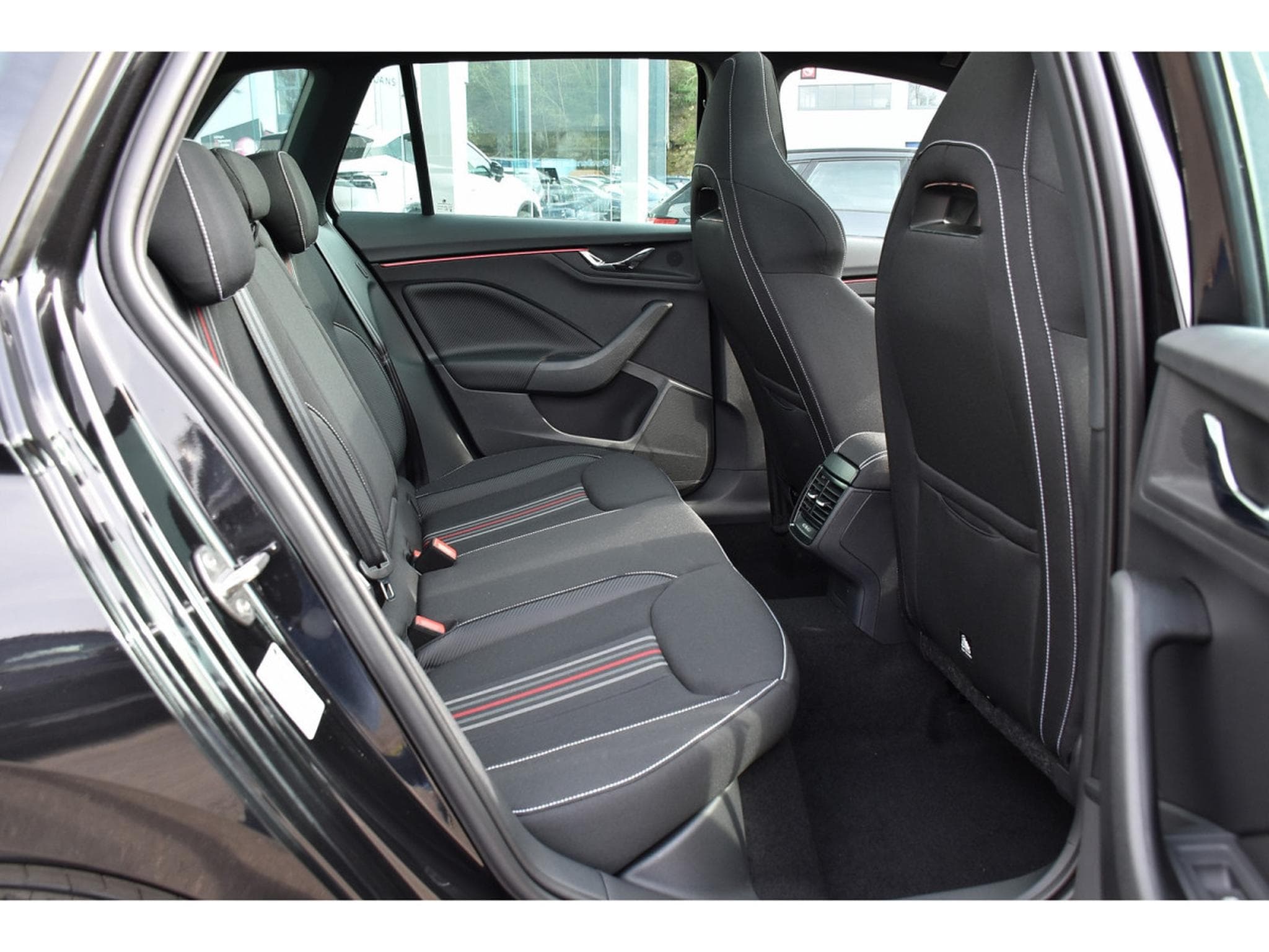 Skoda Kamiq 1.5 TSI Monte Carlo DSG PANO ACC TRAVEL SIDE KESSY NEUF (2026) - Foto 8