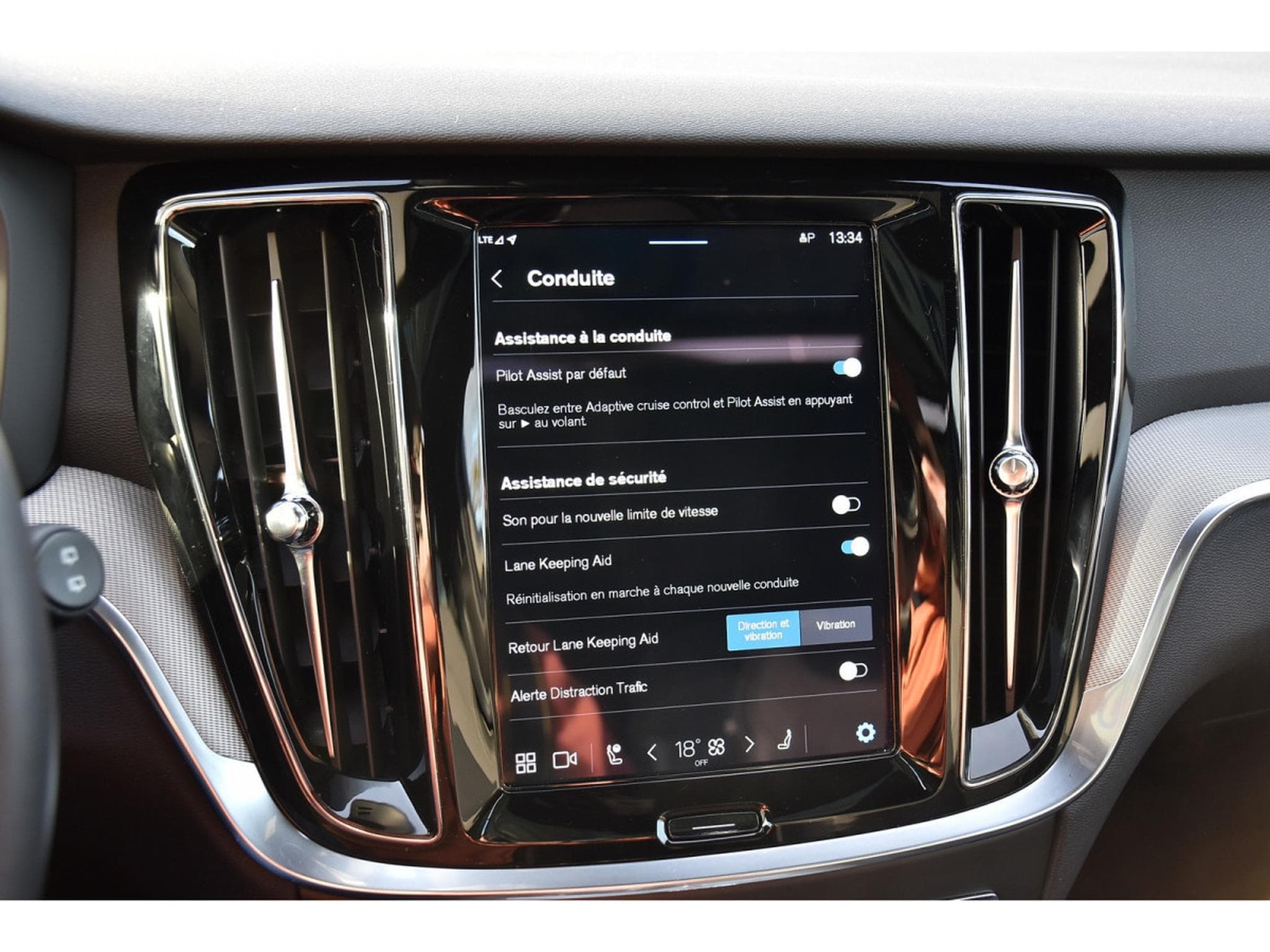 Volvo V60 2.0 B4 Plus Dark Geartronic CUIR MEMO PANO CAM360 HARMAN 1°M (2025) - Foto 14