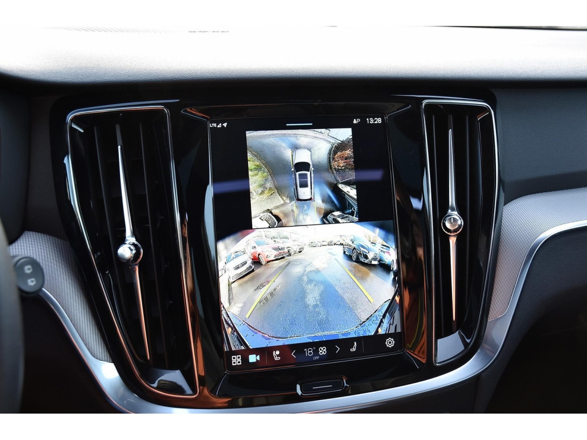 Volvo V60 2.0 B4 Plus Dark Geartronic CUIR MEMO PANO CAM360 HARMAN 1°M (2025) - Foto 16