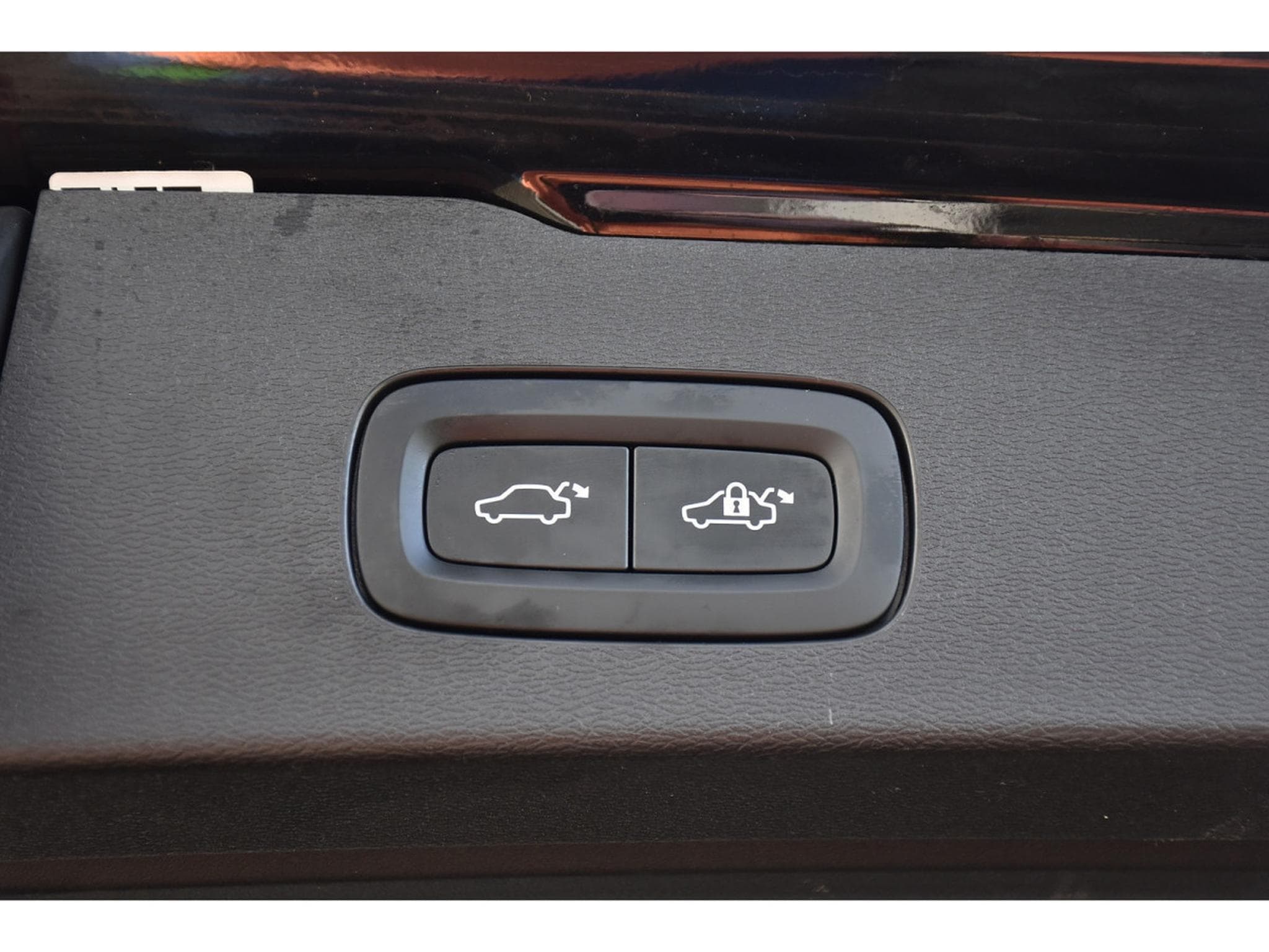 Volvo V60 2.0 B4 Plus Dark Geartronic CUIR MEMO PANO CAM360 HARMAN 1°M (2025) - Foto 24