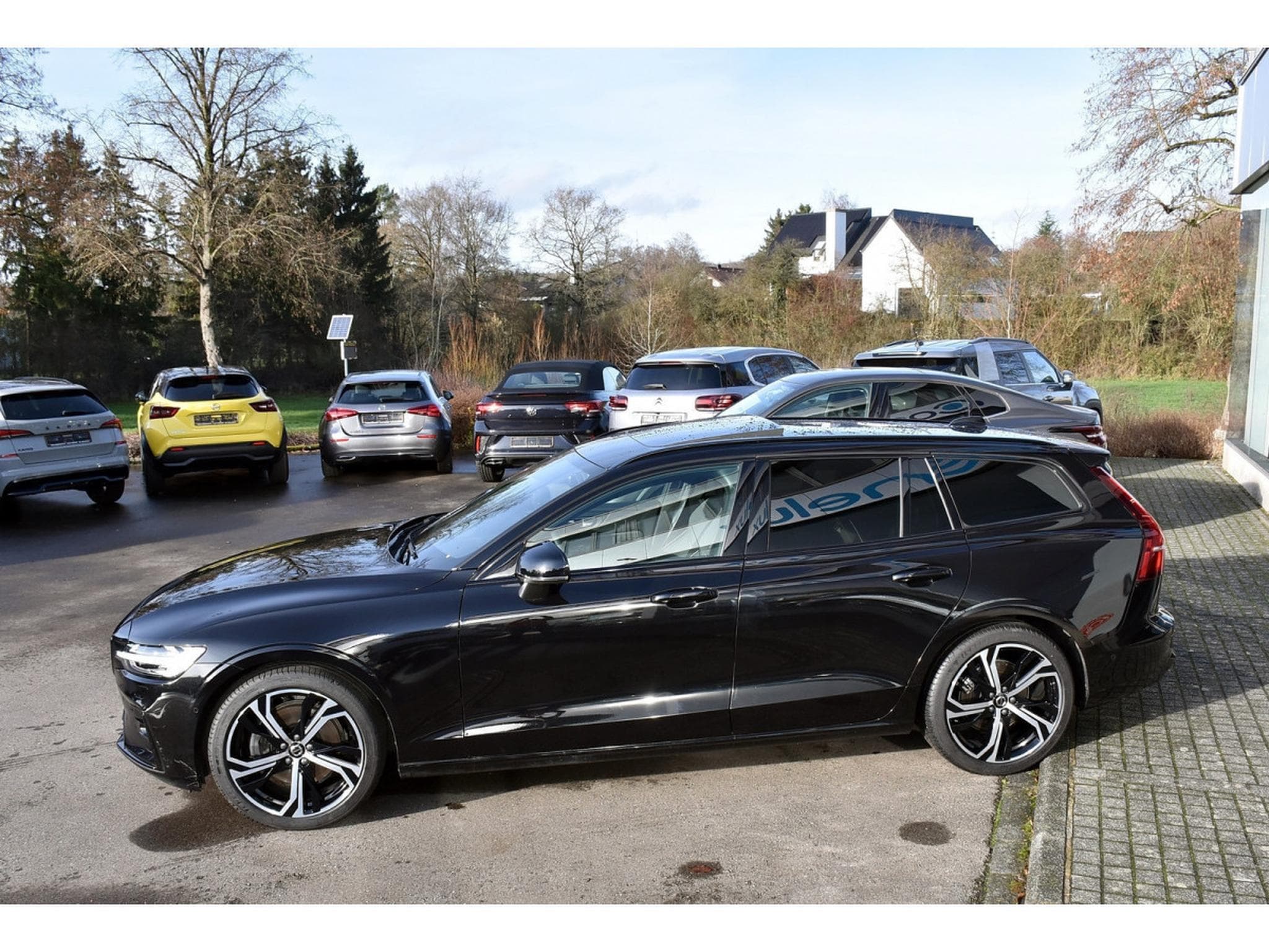 Volvo V60 2.0 B4 Plus Dark Geartronic CUIR MEMO PANO CAM360 HARMAN 1°M (2025) - Foto 3