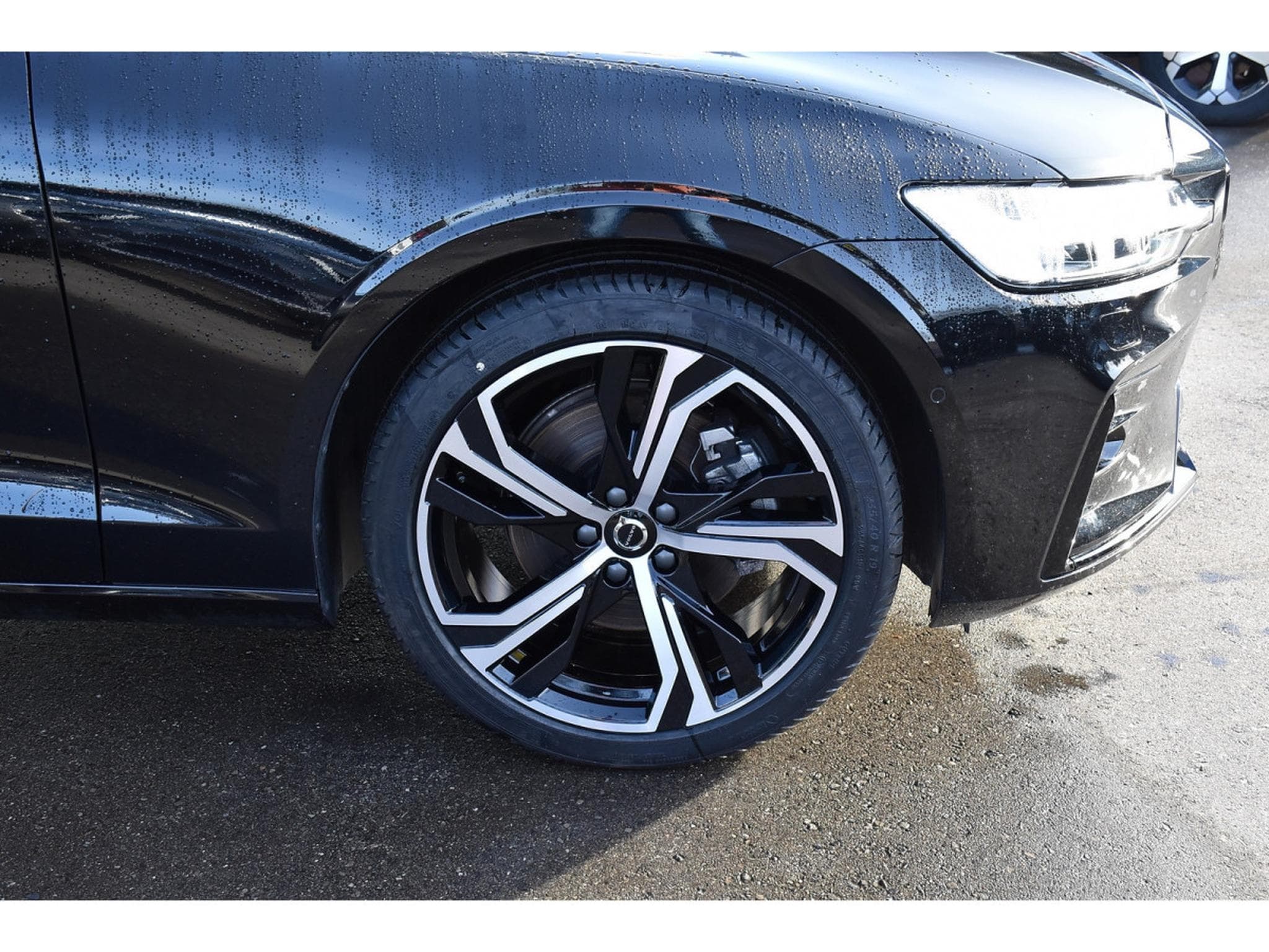 Volvo V60 2.0 B4 Plus Dark Geartronic CUIR MEMO PANO CAM360 HARMAN 1°M (2025) - Foto 5