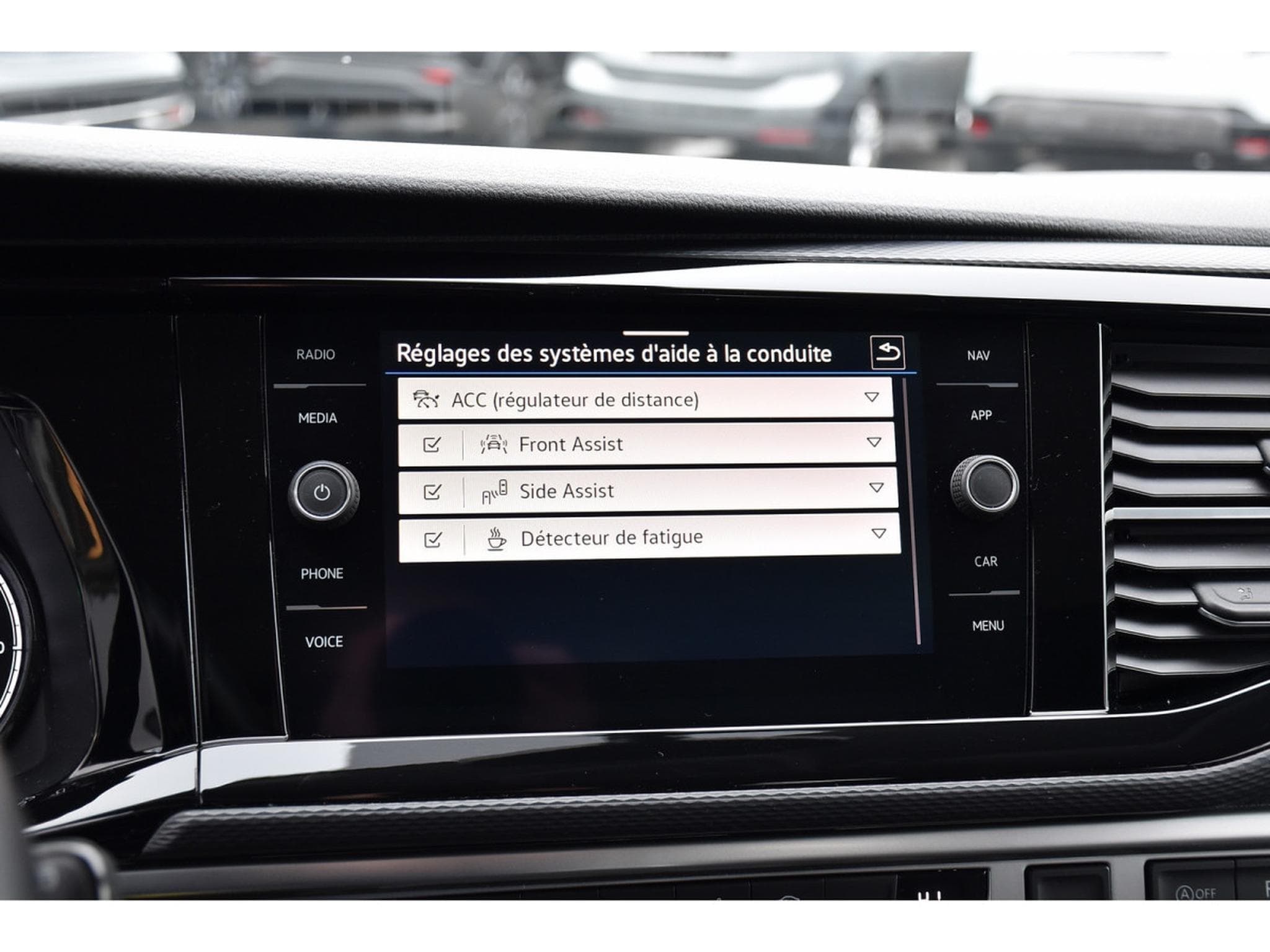 VW T6.1 2.0 TDI Bulli DSG 7PL. ACC SIDE GPS CAM ATT RMQ LED (2021) - Foto 17