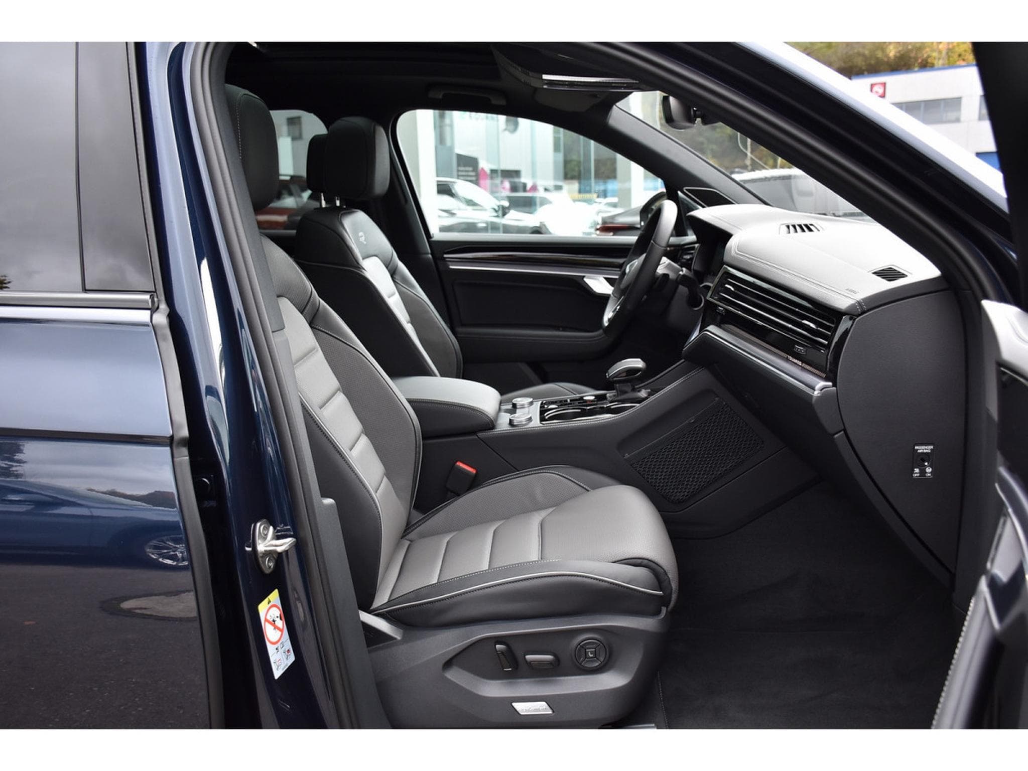 VW Touareg 3.0 TDI 4Motion R-Line Tip. SUSP PNEU PANO CUIR MEMO CHFF AD (2025) - Foto 7