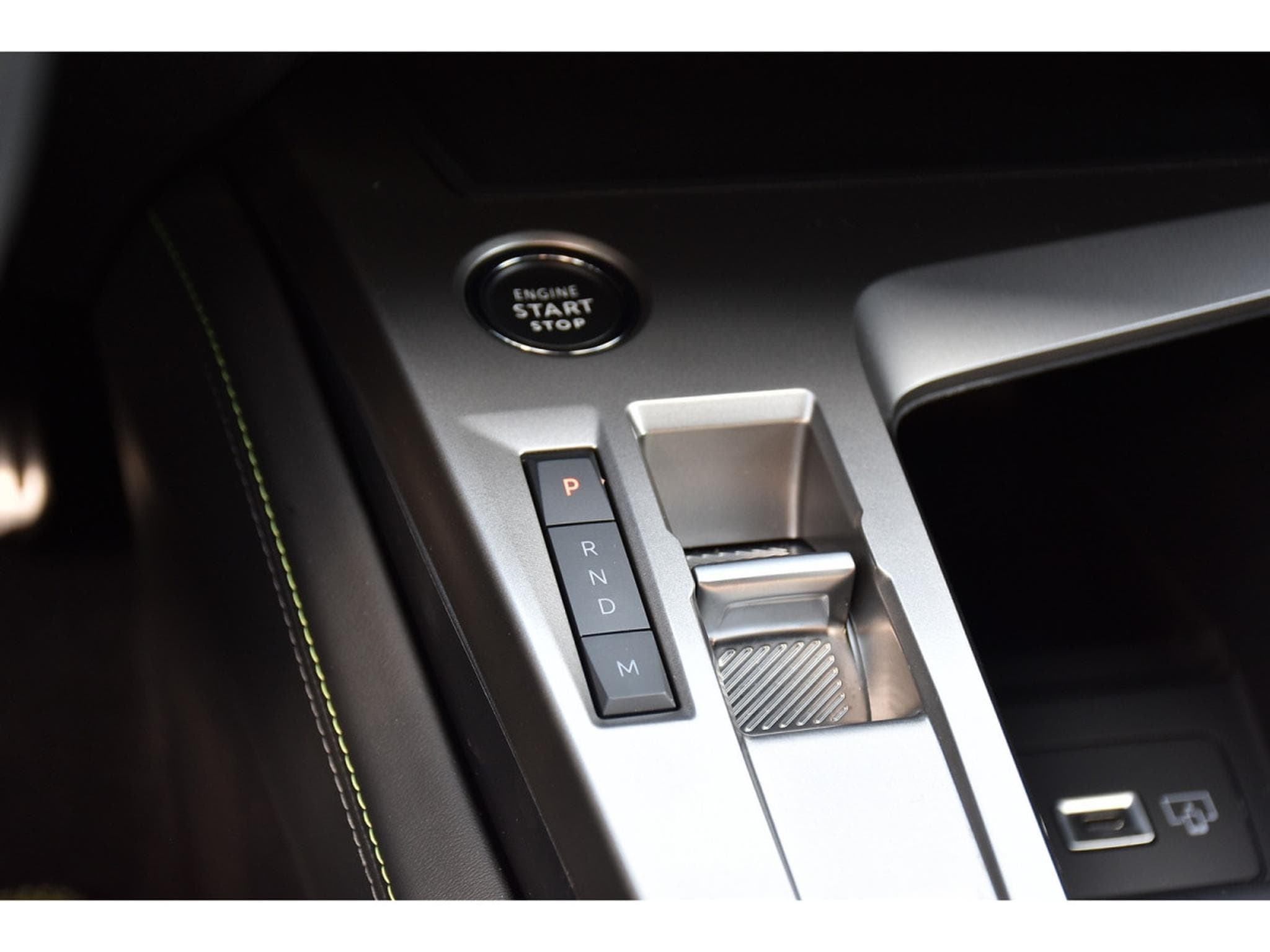 Peugeot 408 1.2 Hybrid 145 e-DCS6 GT MEMO SG MASS CAM360 1° MAIN (2025) - Foto 18