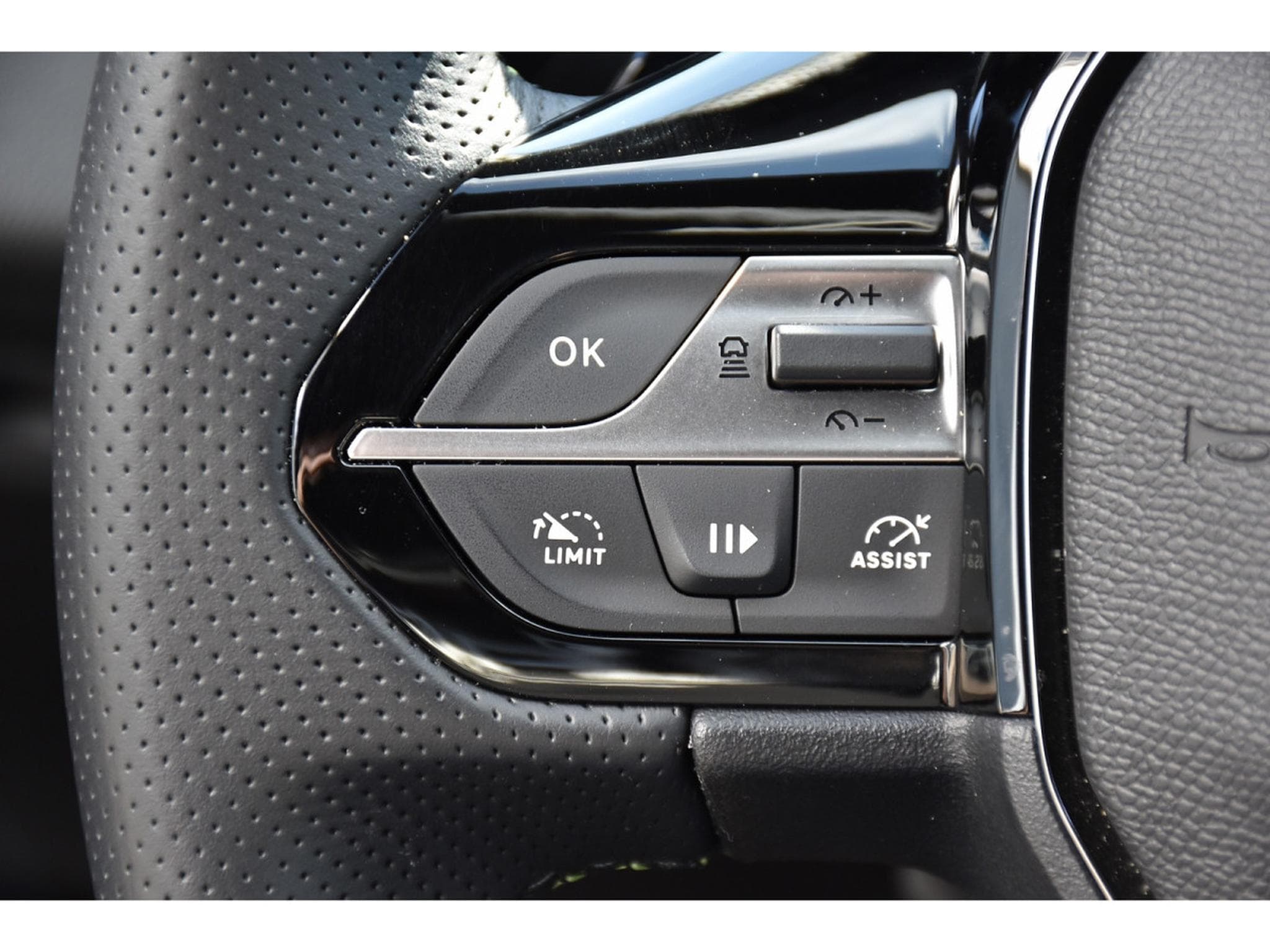 Peugeot 408 1.2 Hybrid 145 e-DCS6 GT MEMO SG MASS CAM360 1° MAIN (2025) - Foto 19