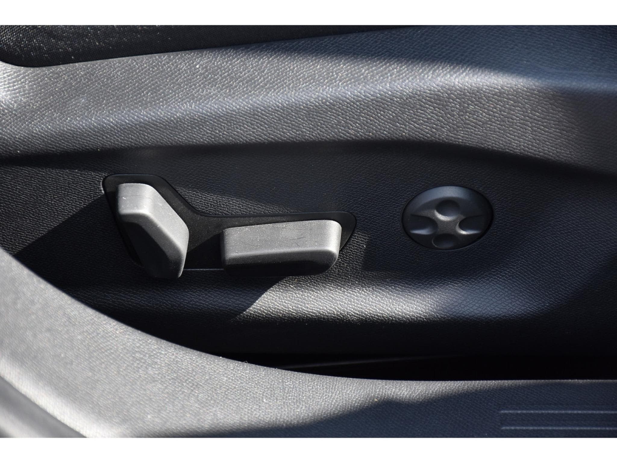 Peugeot 408 1.2 Hybrid 145 e-DCS6 GT MEMO SG MASS CAM360 1° MAIN (2025) - Foto 21