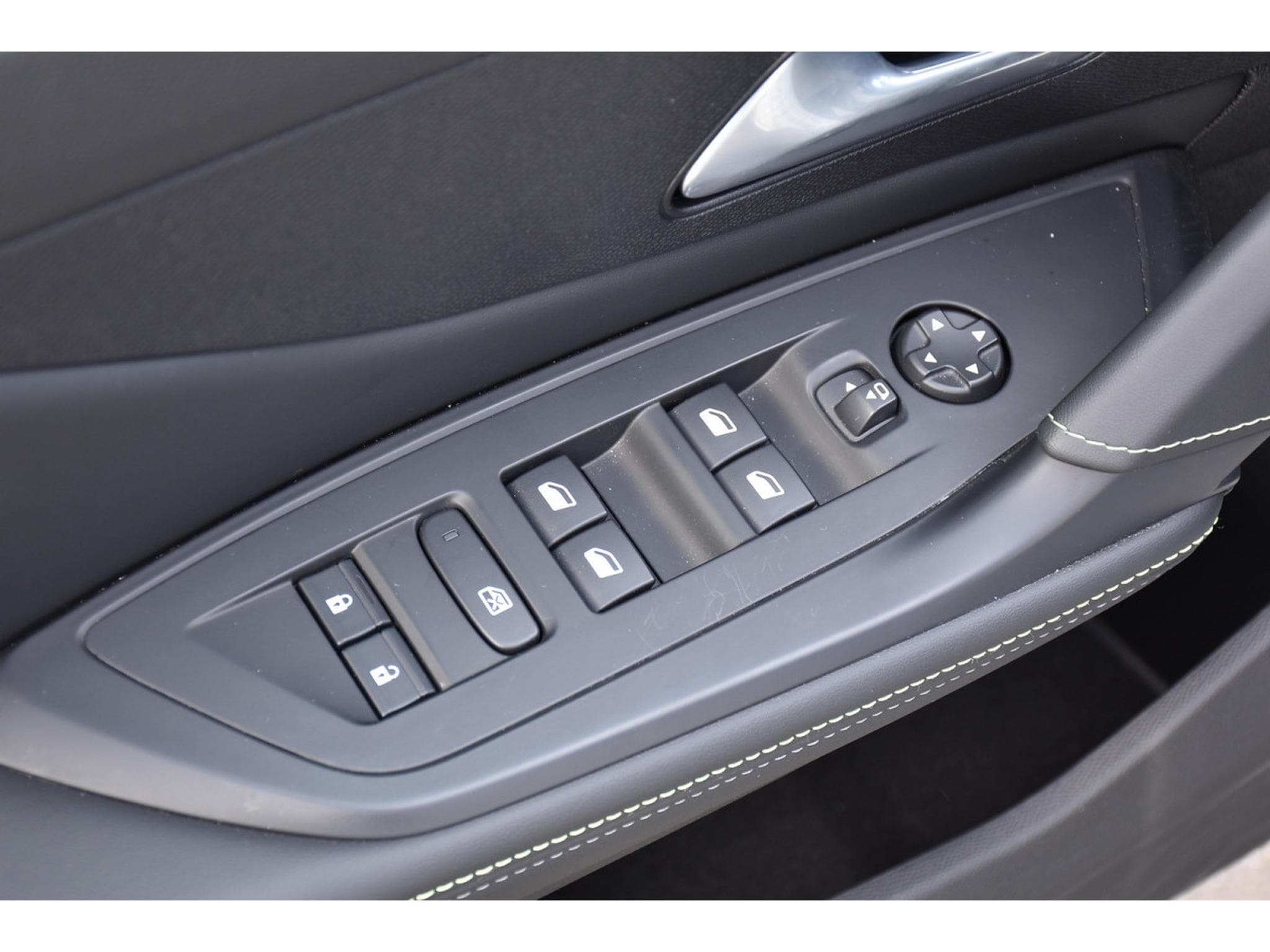 Peugeot 408 1.2 Hybrid 145 e-DCS6 GT MEMO SG MASS CAM360 1° MAIN (2025) - Foto 22