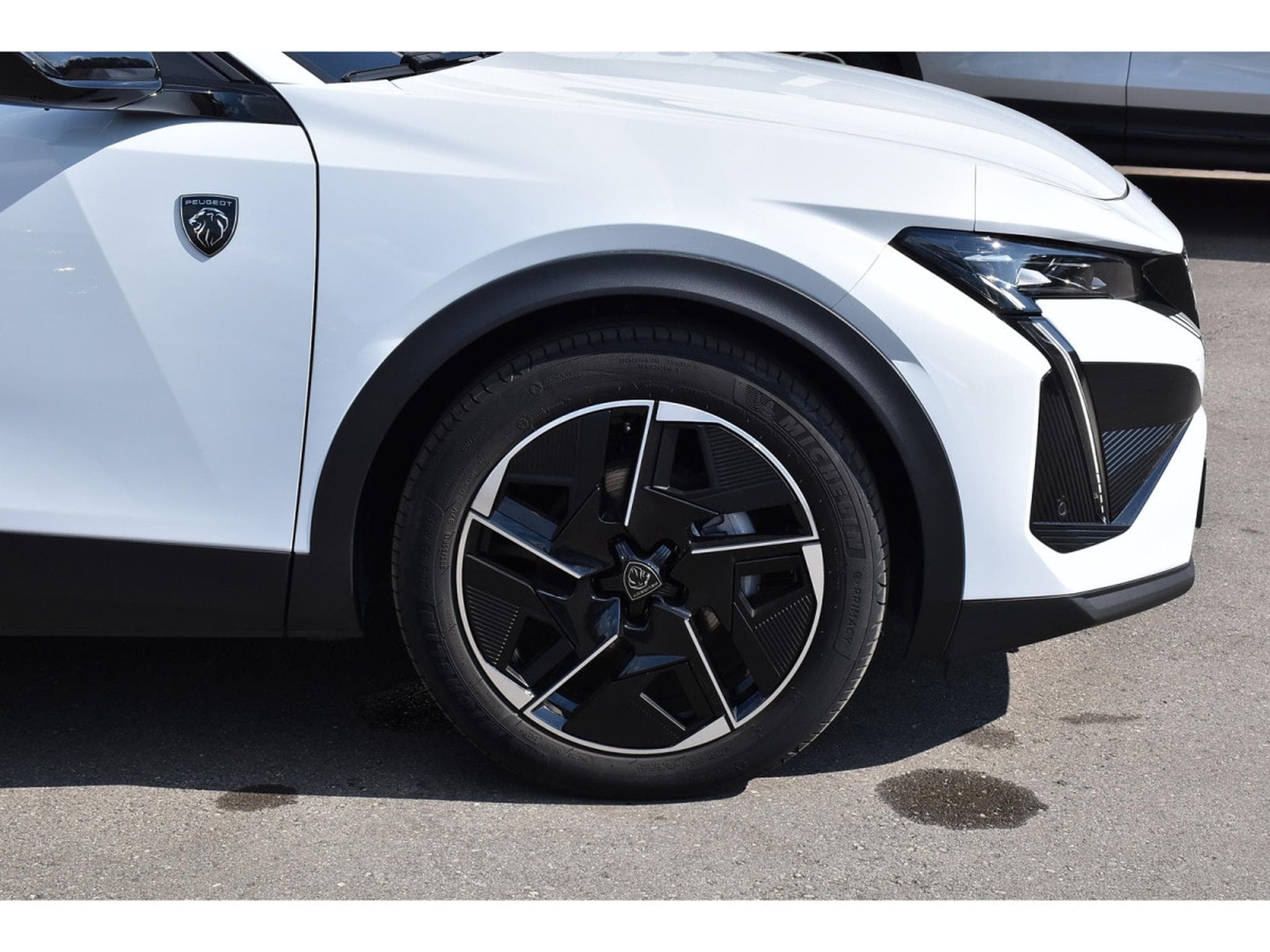 Peugeot 408 1.2 Hybrid 145 e-DCS6 GT MEMO SG MASS CAM360 1° MAIN (2025) - Foto 5