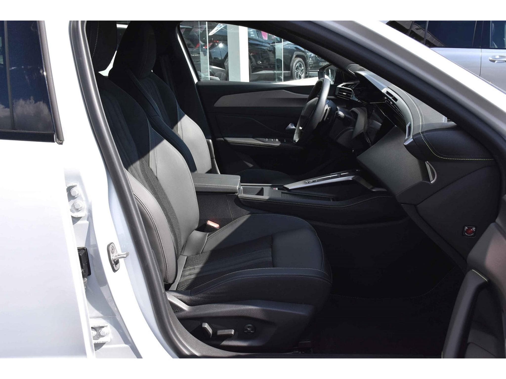 Peugeot 408 1.2 Hybrid 145 e-DCS6 GT MEMO SG MASS CAM360 1° MAIN (2025) - Foto 7