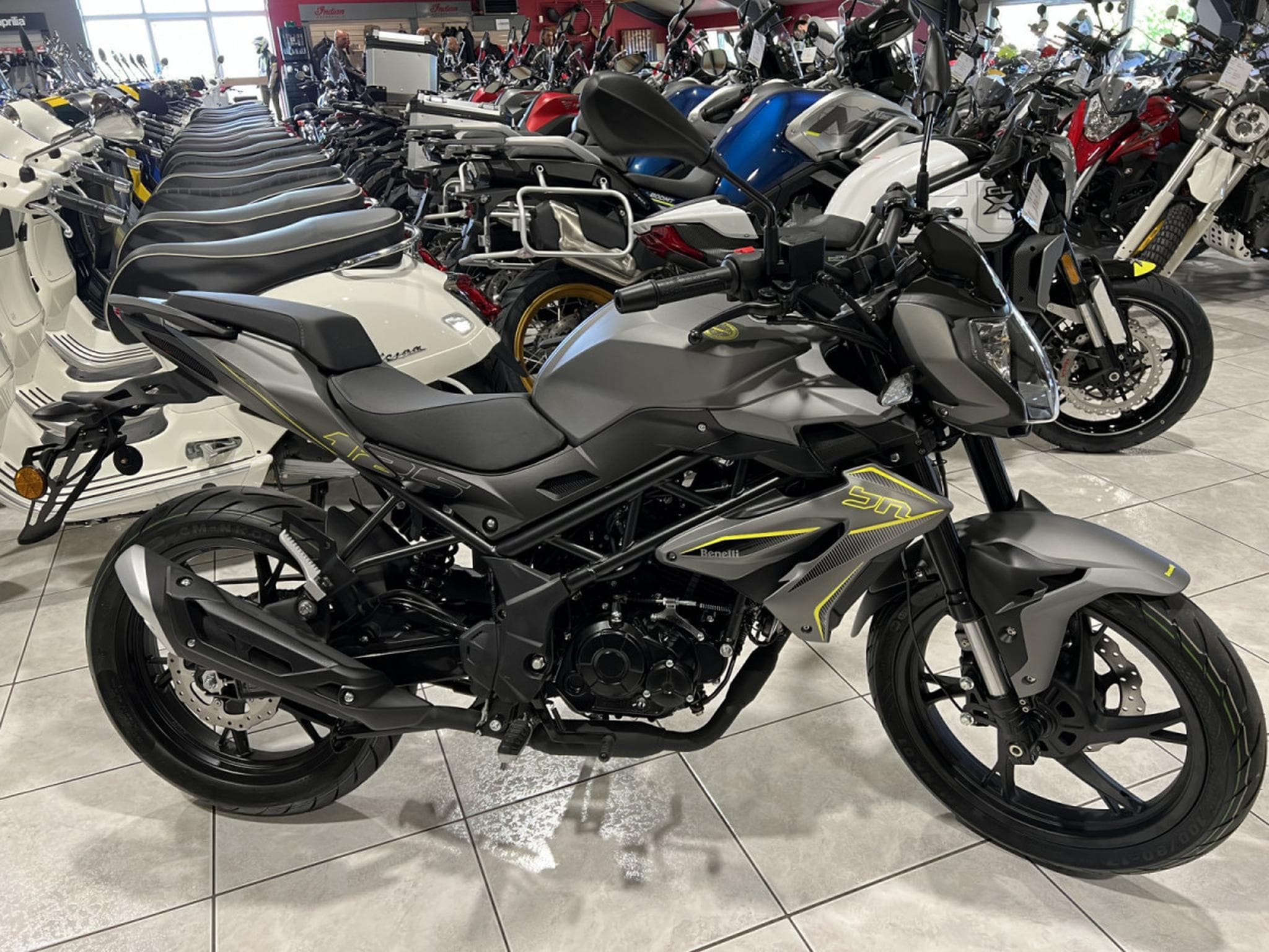 Benelli BN GRIS (2026) - Foto 1