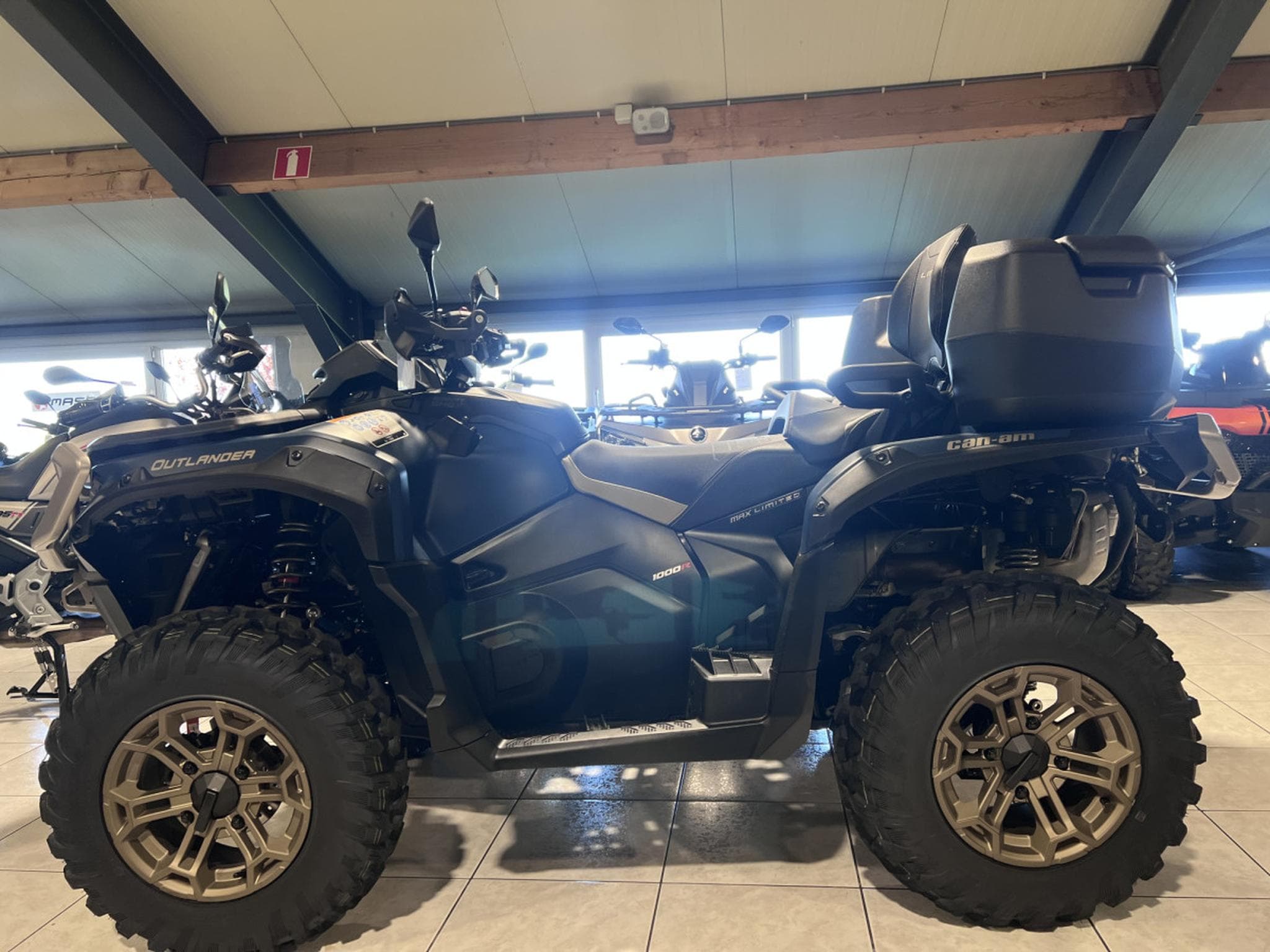 BRP Can-Am Outlander Max XT P T 1000 ABS T3 LIMITED SAS (2025) - Photo 6