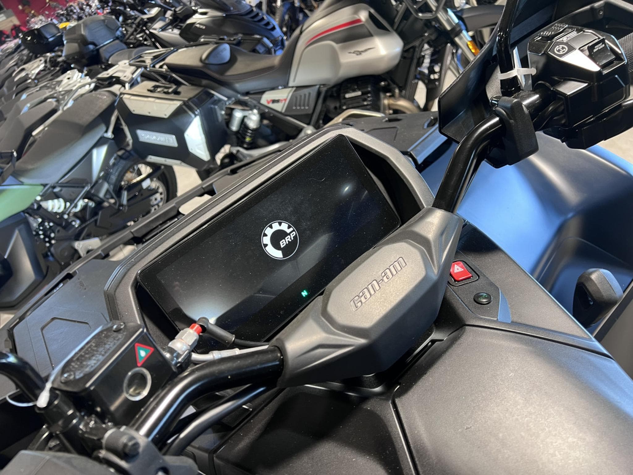BRP Can-Am Outlander Max XT P T 1000 ABS T3 LIMITED SAS (2025) - Photo 8