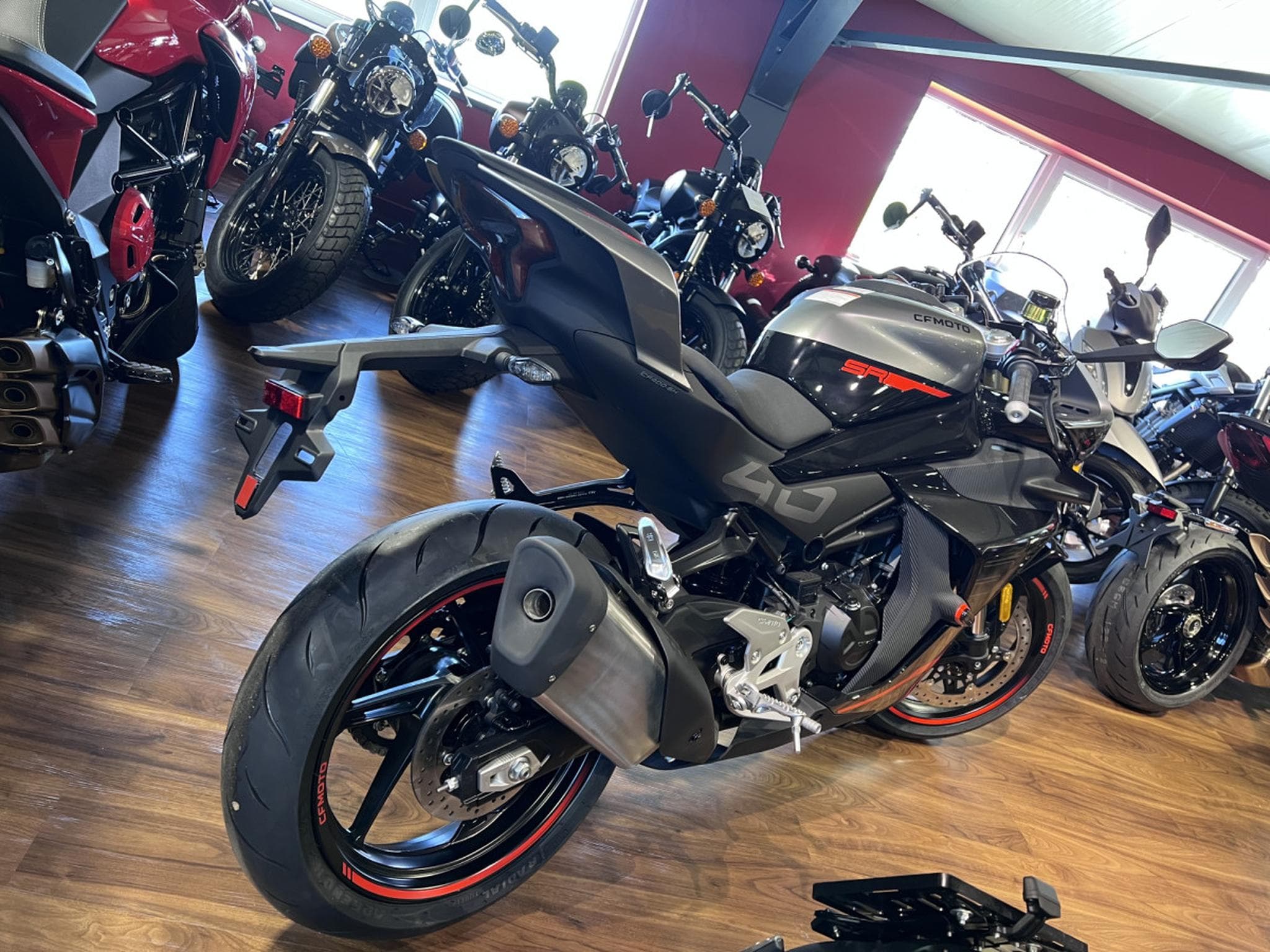 CF Moto SR (2026) - Foto 3