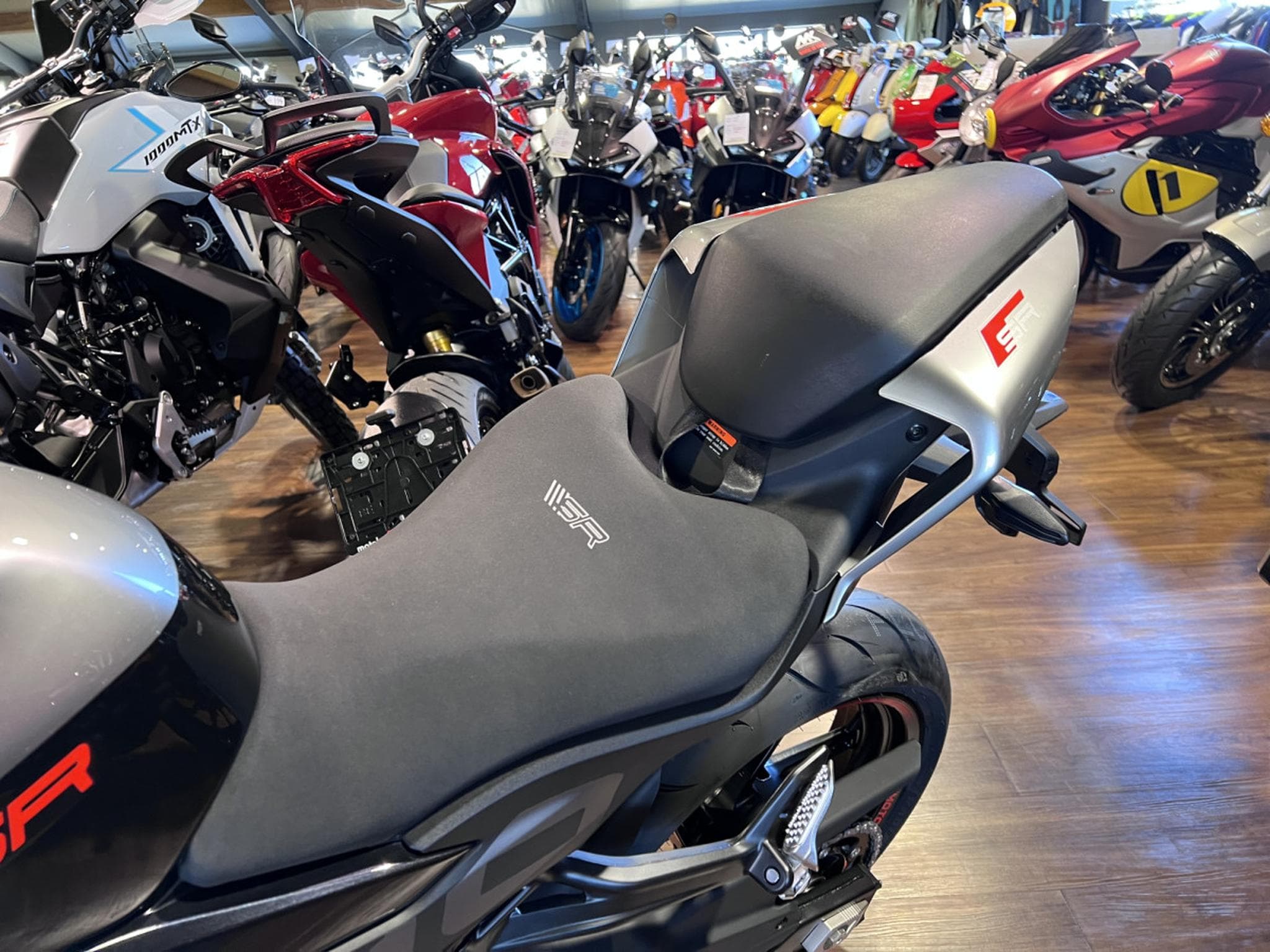 CF Moto SR (2026) - Foto 5