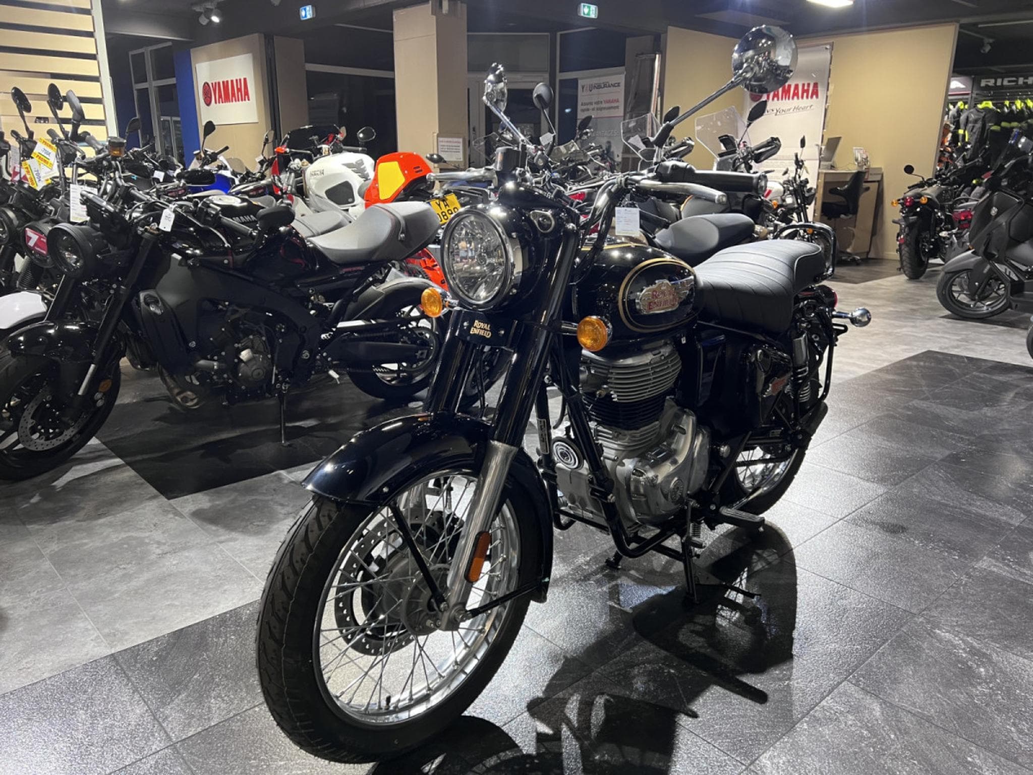 Royal Enfield Bullet 350 Black (2025) - Photo 2