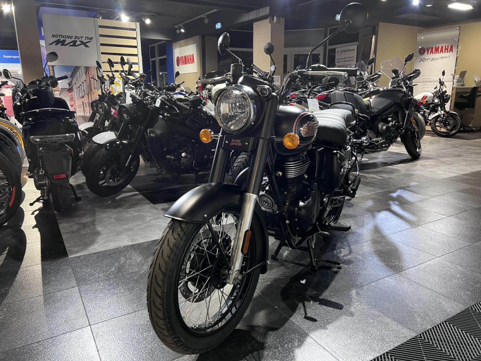 Royal Enfield Bullet 350 Black Gold (2025) - Foto 2
