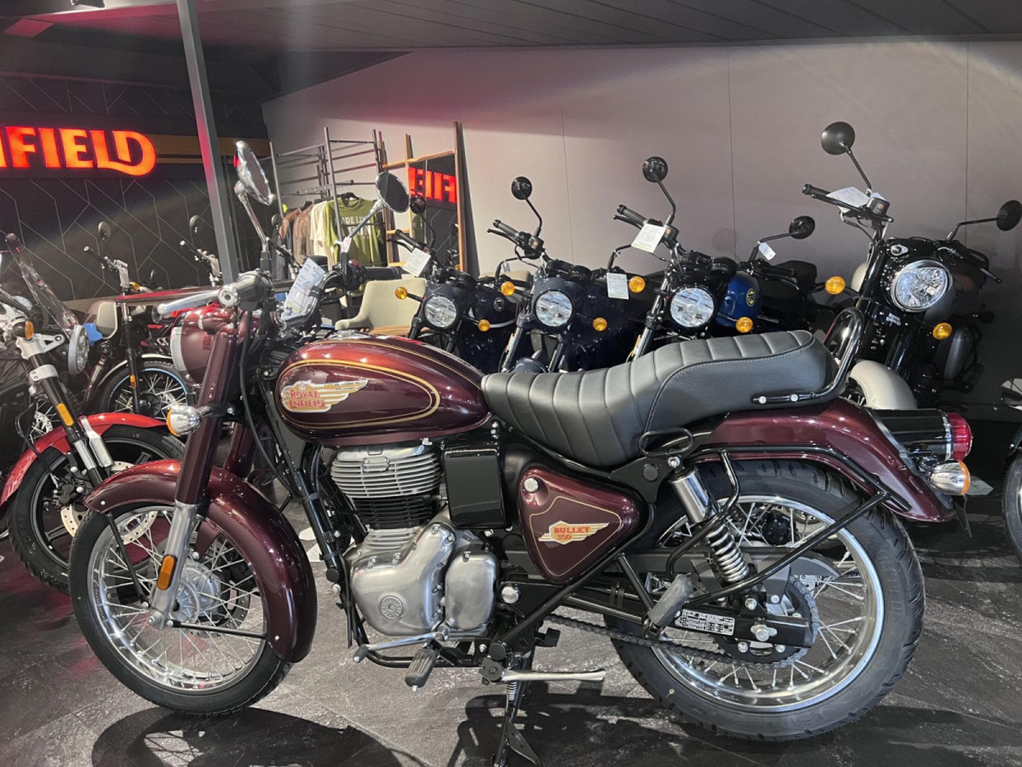 Royal Enfield Bullet 350 Maroon (2026) - Photo 4
