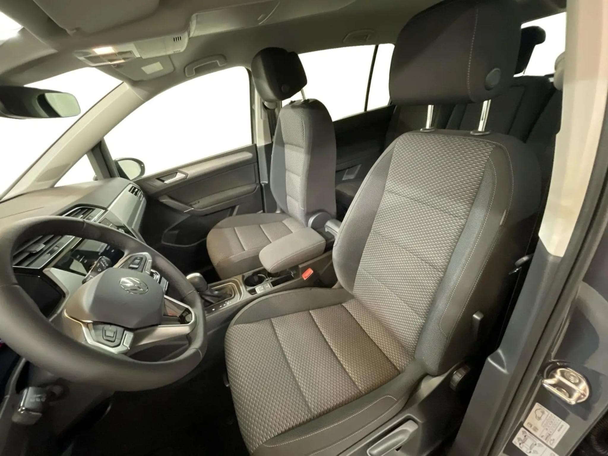 VW Touran Comfortline 1.5 TSI DSG7 110kW-150CV - 7 Places - Attelage - (2026) - Foto 11