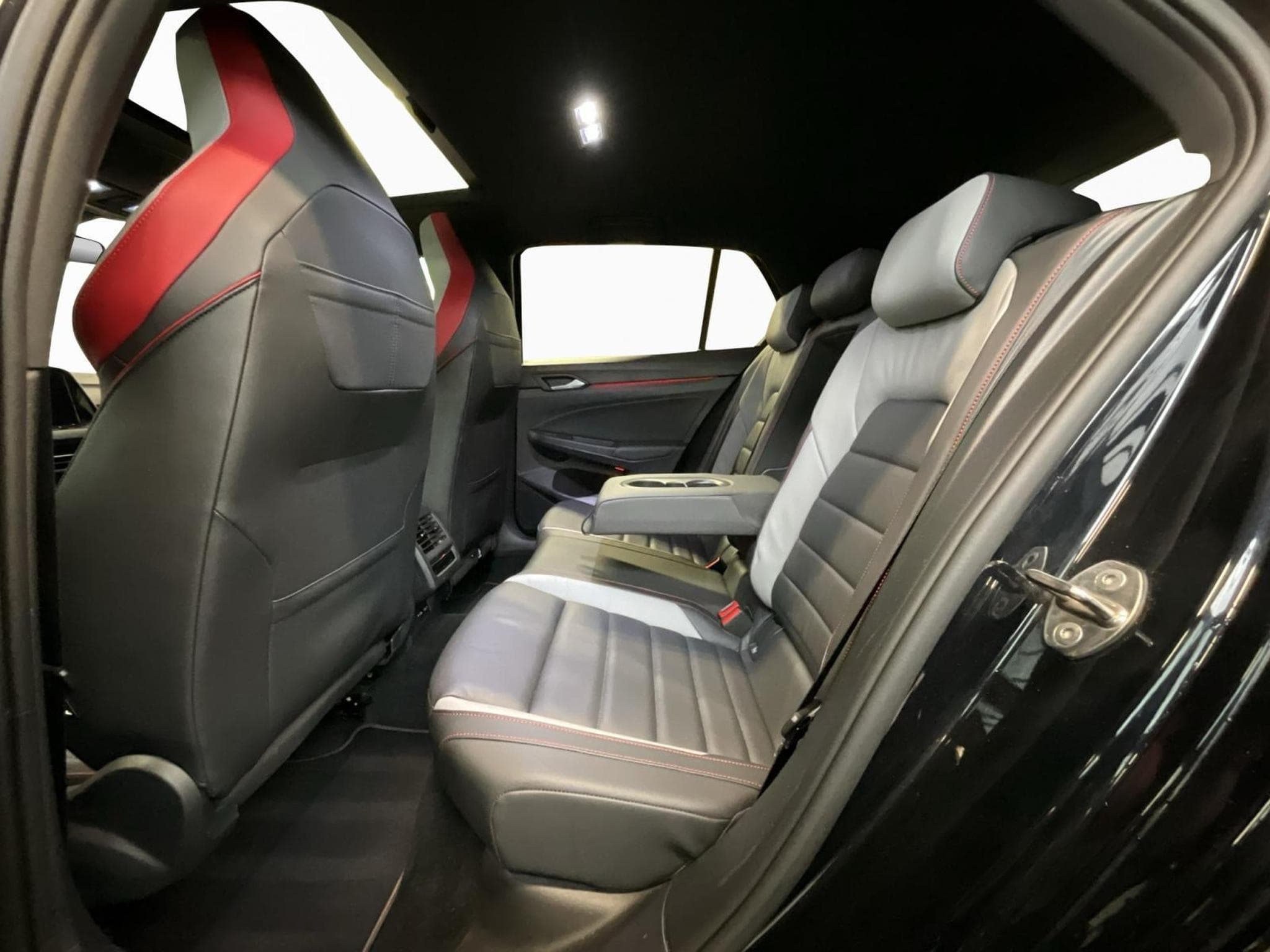 VW Golf GTI-Clubsport+DSG+Pano+RearView (2022) - Photo 16