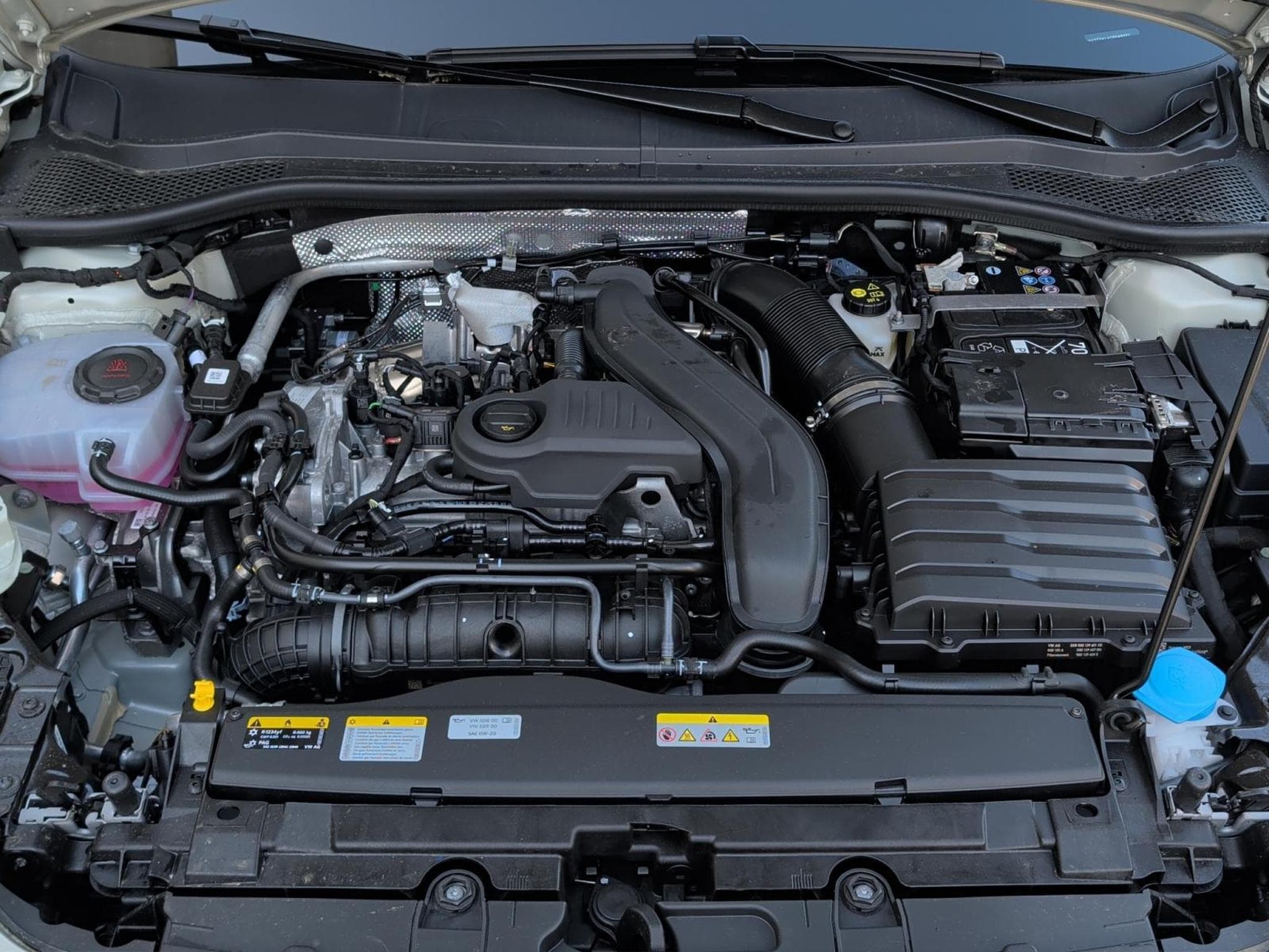 Cupra Leon e-TSI (2026) - Photo 18