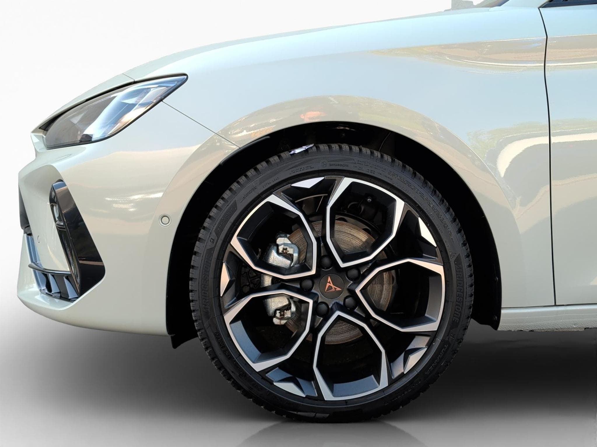 Cupra Leon e-TSI (2026) - Photo 8