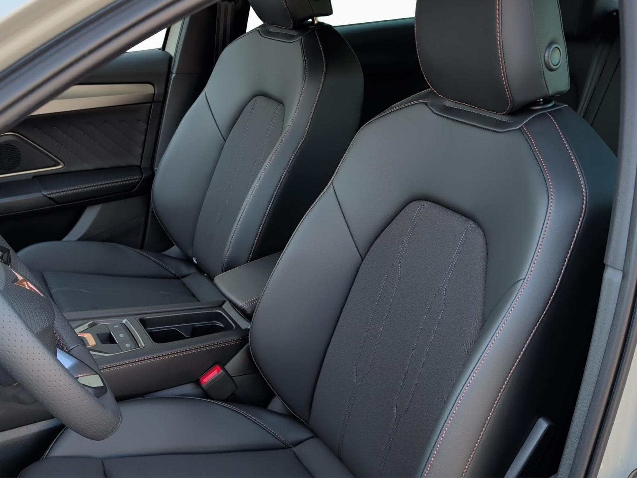 Cupra Leon e-TSI (2026) - Photo 9