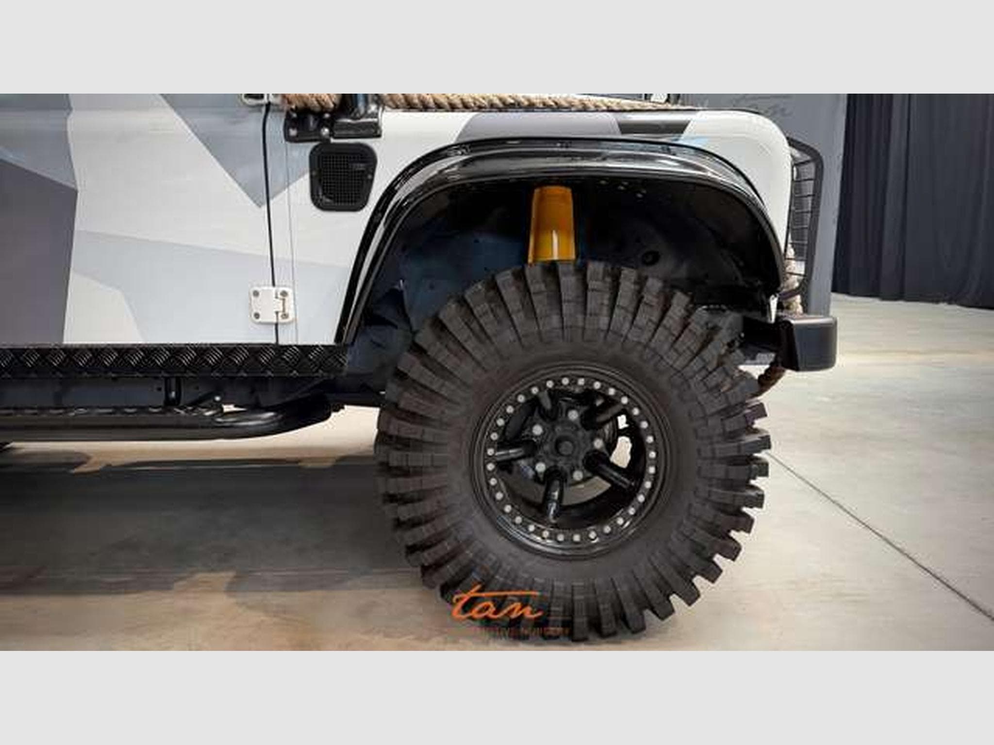 Land-Rover Defender 110 CREW CAB 2.2TD SVX SPECTRE LIMITED EDITION JAMES BOND 00 (2014) - Photo 10