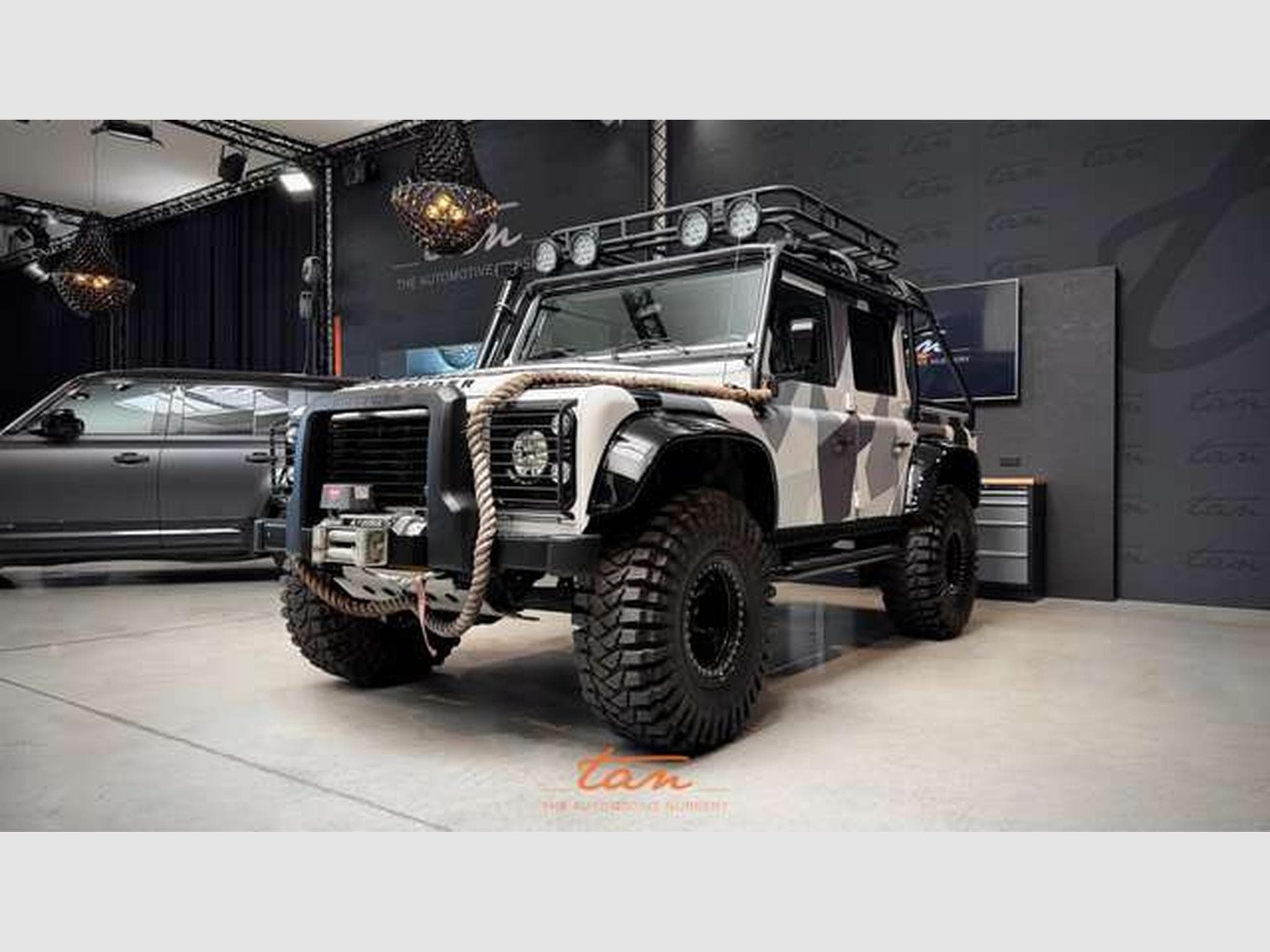Land-Rover Defender 110 CREW CAB 2.2TD SVX SPECTRE LIMITED EDITION JAMES BOND 00 (2014) - Photo 3