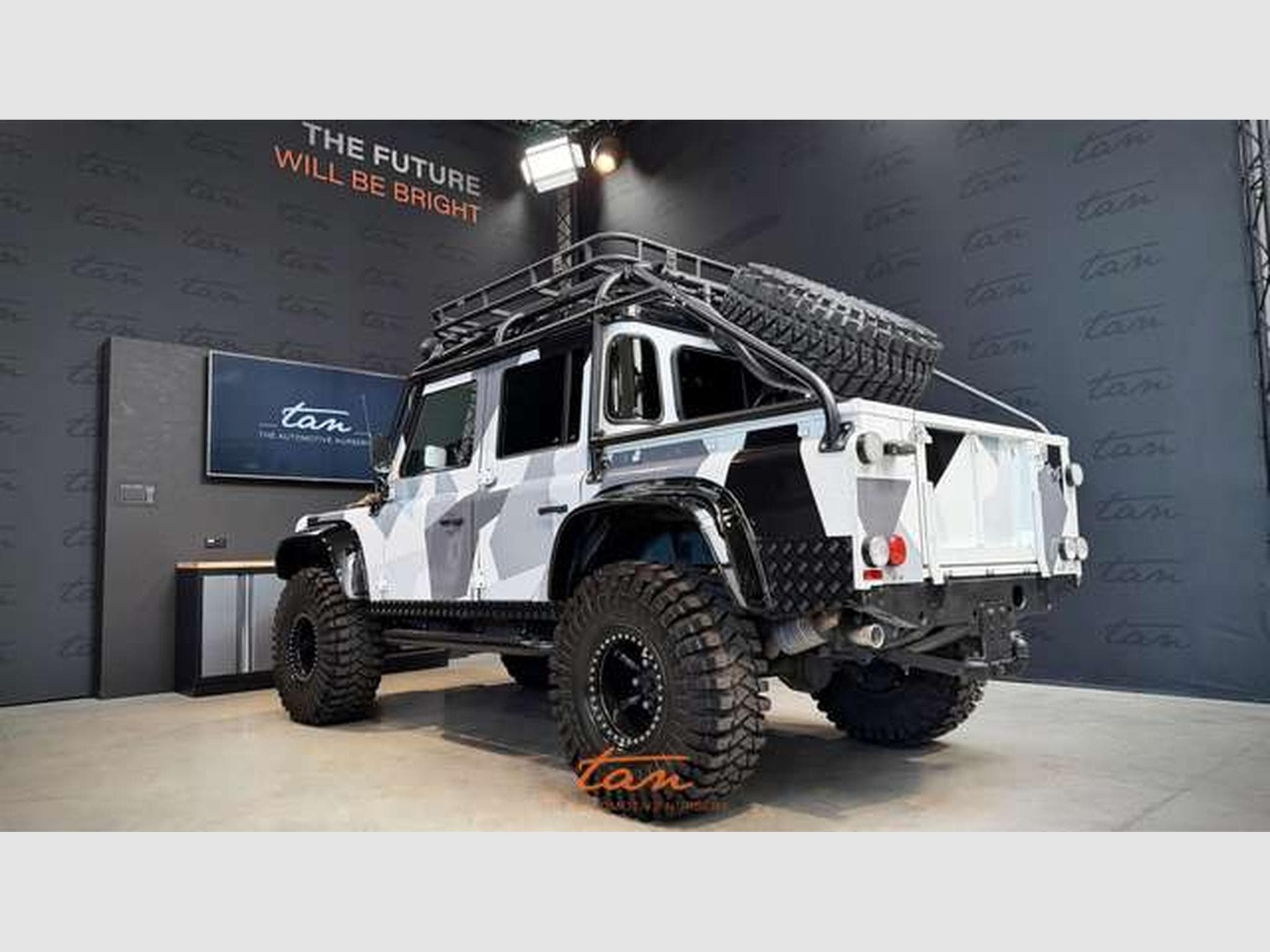 Land-Rover Defender 110 CREW CAB 2.2TD SVX SPECTRE LIMITED EDITION JAMES BOND 00 (2014) - Photo 5
