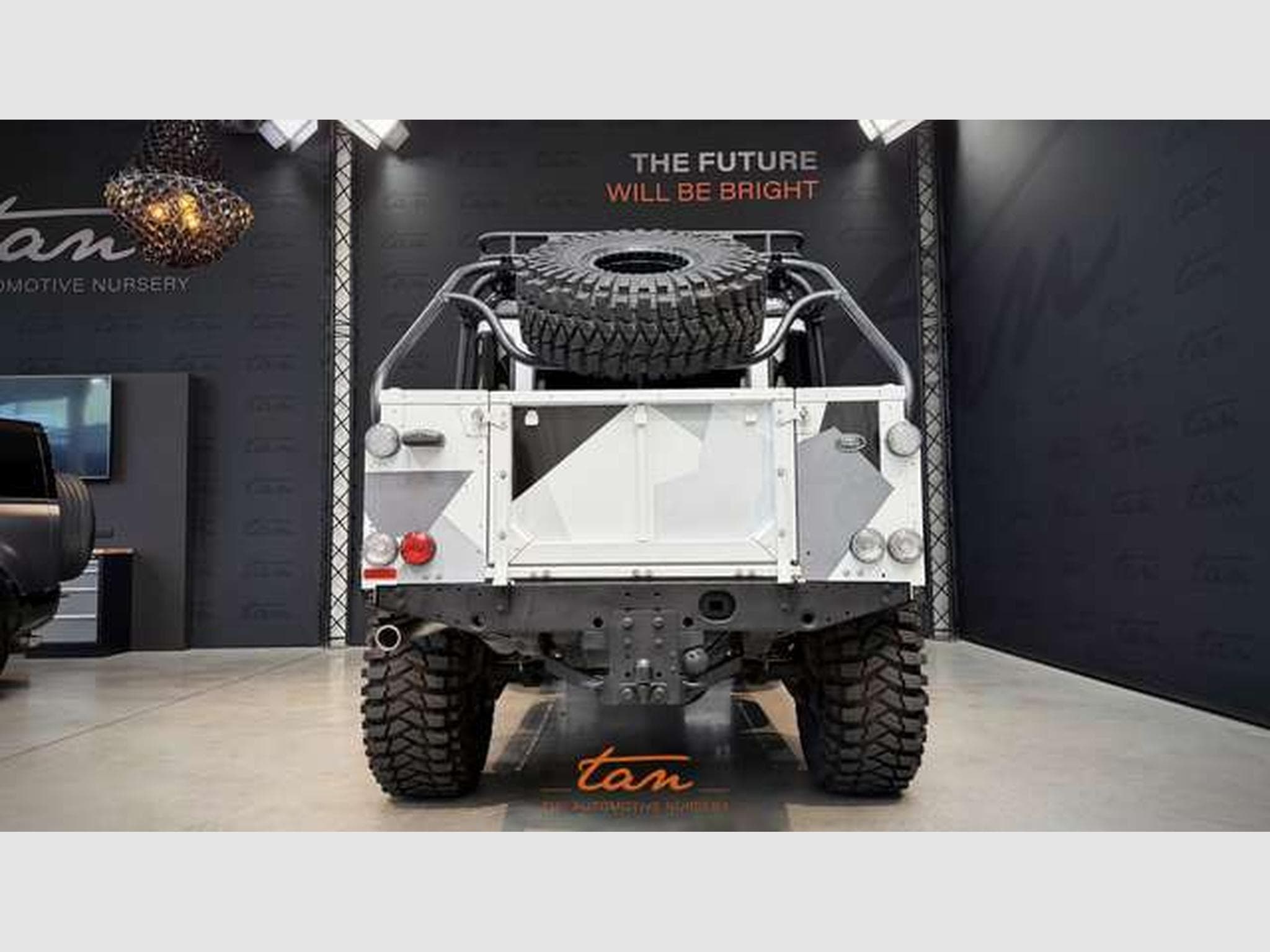 Land-Rover Defender 110 CREW CAB 2.2TD SVX SPECTRE LIMITED EDITION JAMES BOND 00 (2014) - Photo 6