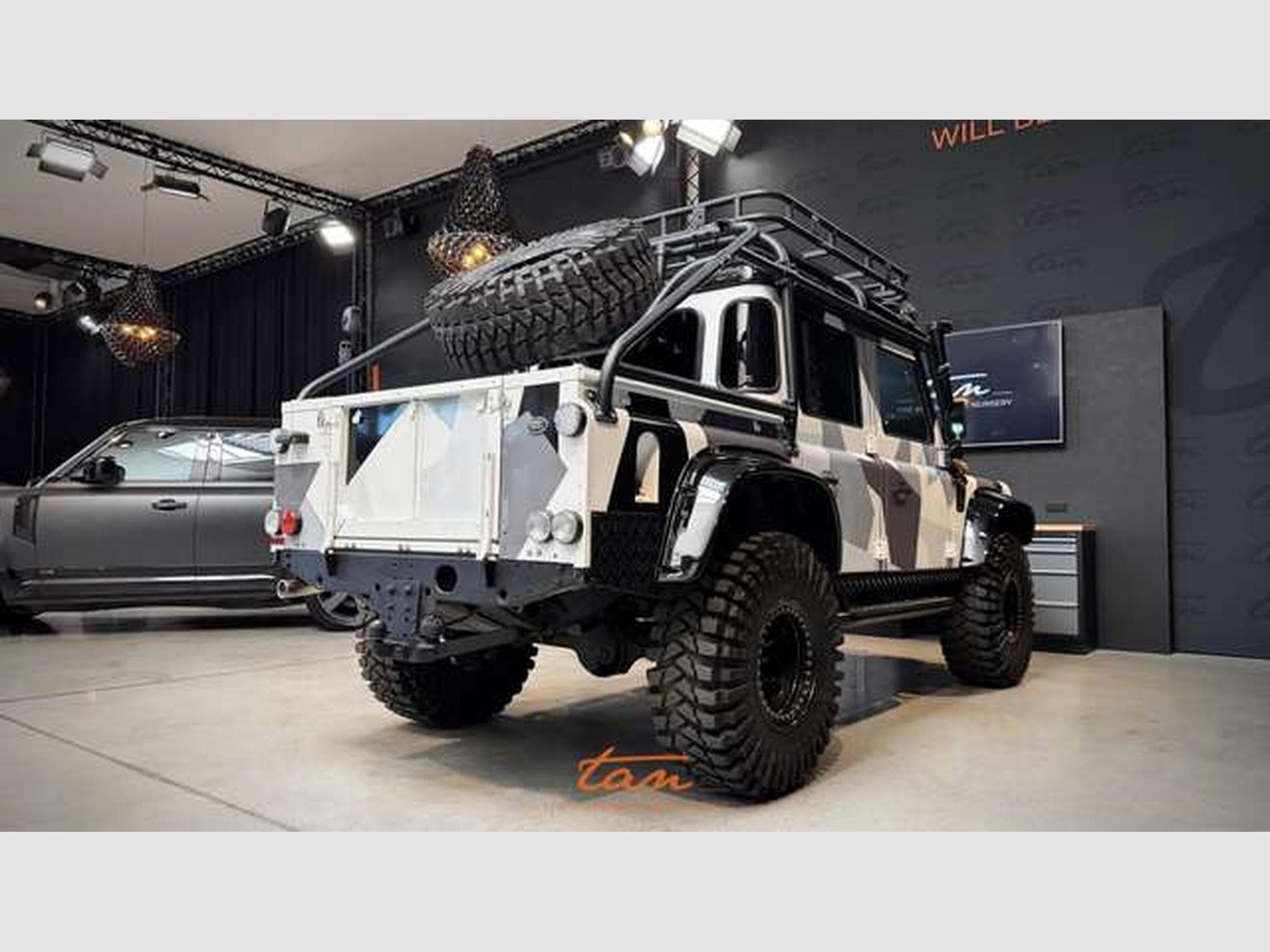 Land-Rover Defender 110 CREW CAB 2.2TD SVX SPECTRE LIMITED EDITION JAMES BOND 00 (2014) - Photo 7