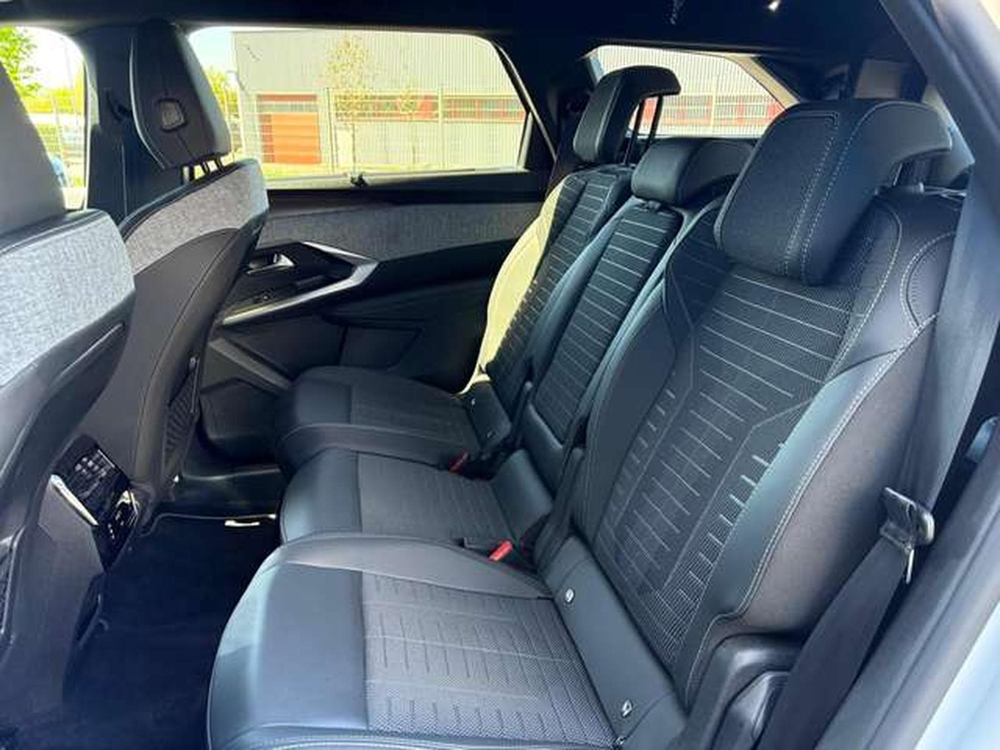 Peugeot 5008 5008 1.2 Turbo MHEV GT 7pl. (2025) - Foto 6