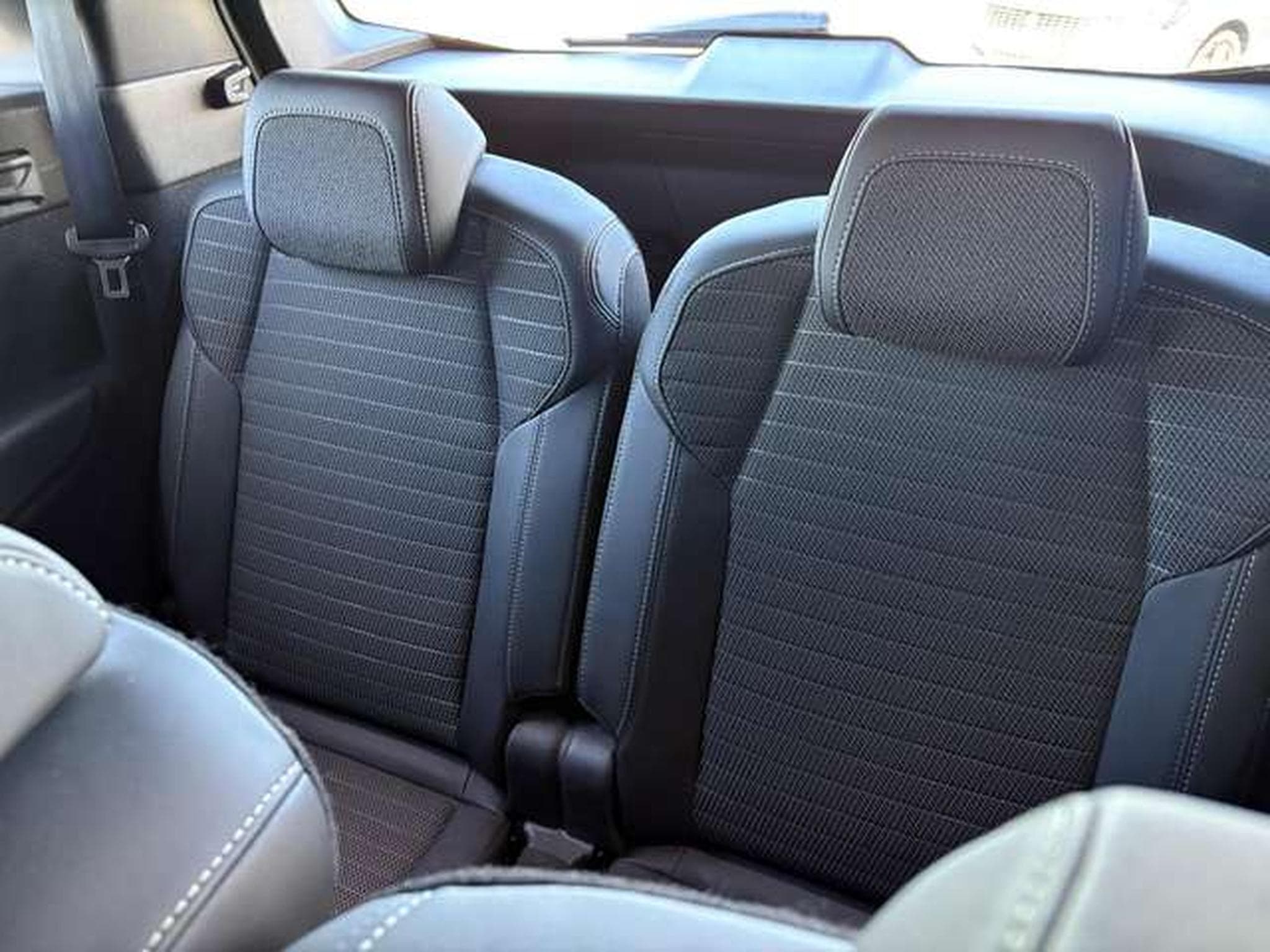 Peugeot 5008 5008 1.2 Turbo MHEV GT 7pl. (2025) - Foto 7