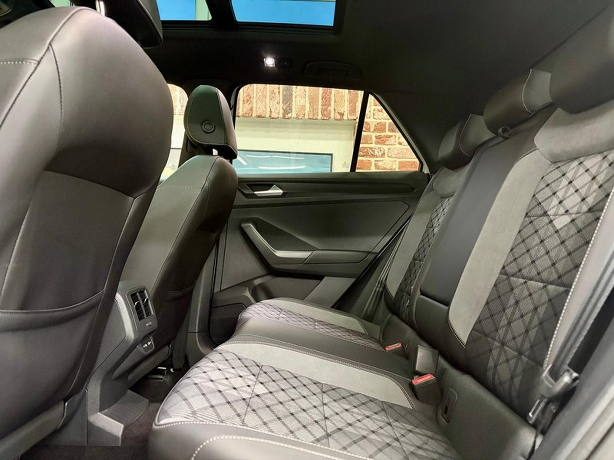 VW T-Roc T-Roc 2.0 TSi 190cv Auto 4Motion R-Line (2022) - Photo 6