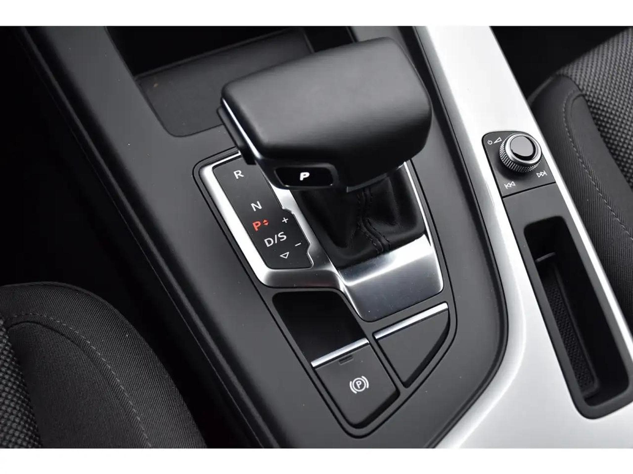 Audi A4 (2024) - Foto 17