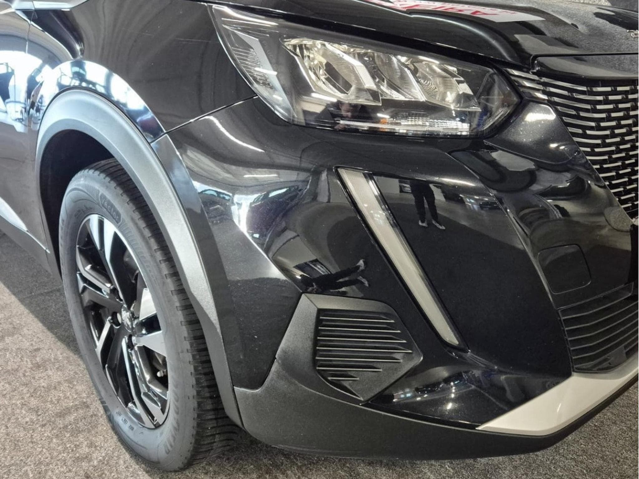 Peugeot 2008 1.5 BLUEHDI 130 ALLURE CUIR NAVI (2023) - Foto 12