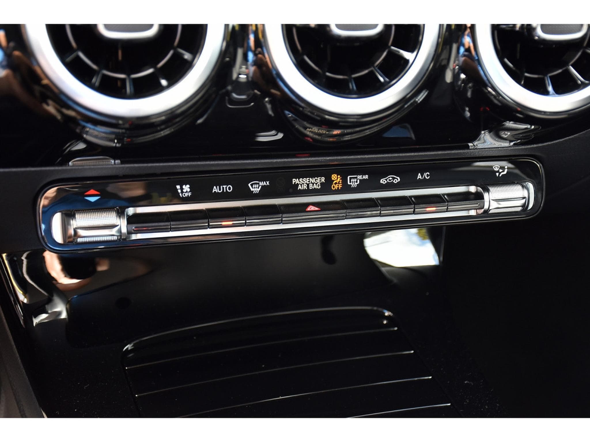 Mercedes A 200 d Progressive 8G-DCT TISSU-CUIR GPS CAM P.NIGHT 1° MAIN (2024) - Foto 19