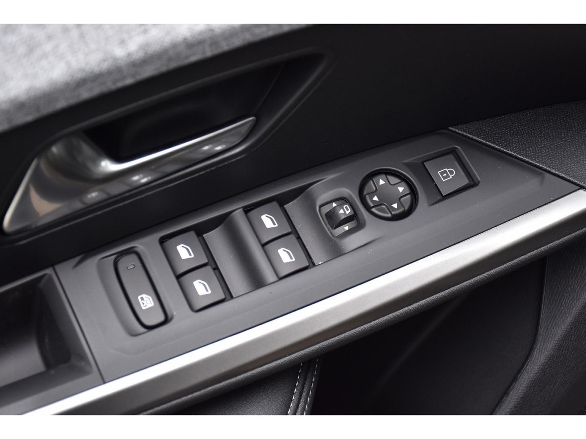 Peugeot 3008 1.2 Hybrid 145 Allure e-DSC6 ACC CAM360 JA19 NEUF (2025) - Foto 24