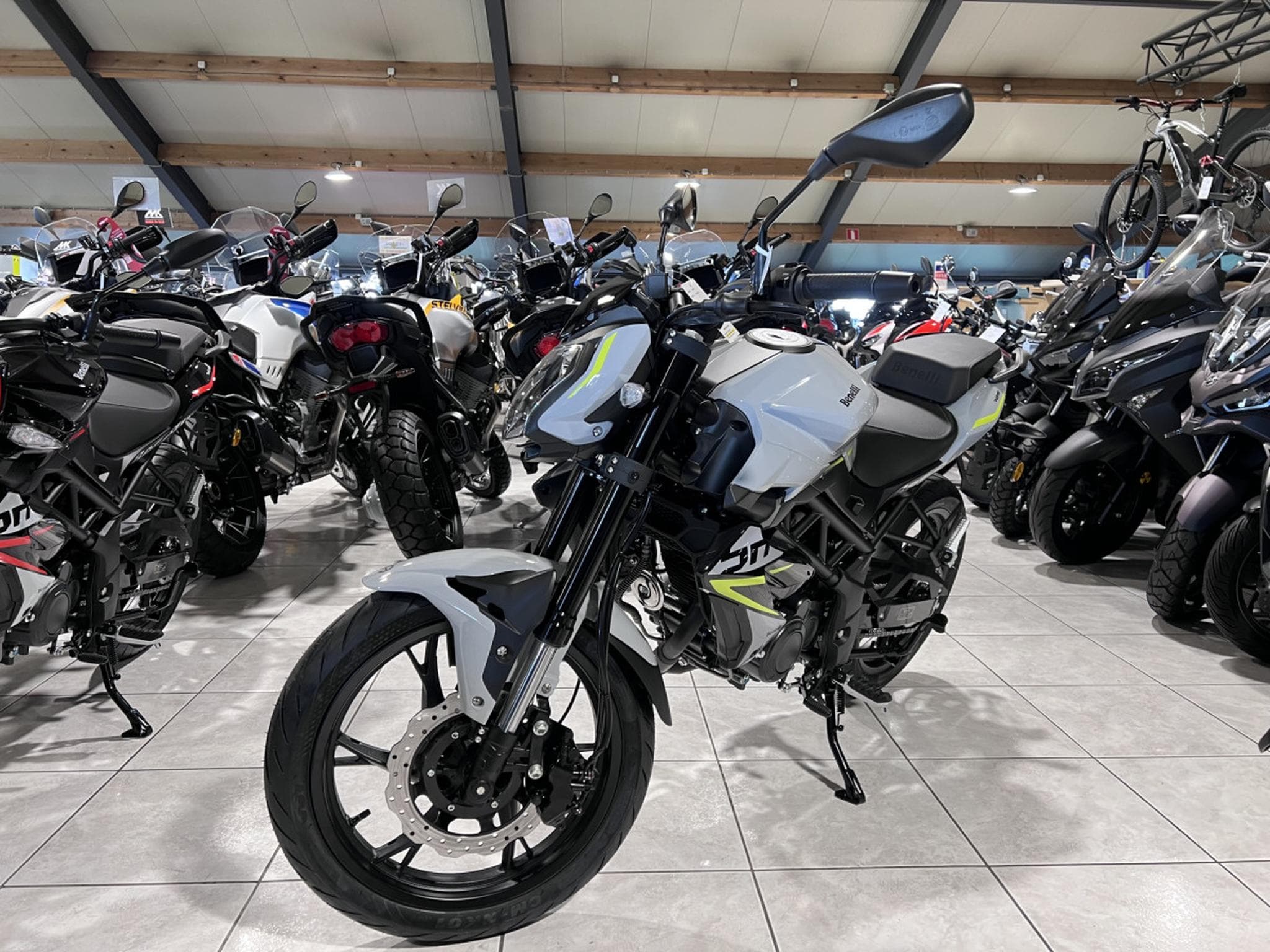 Benelli BN GRIS (2026) - Foto 2
