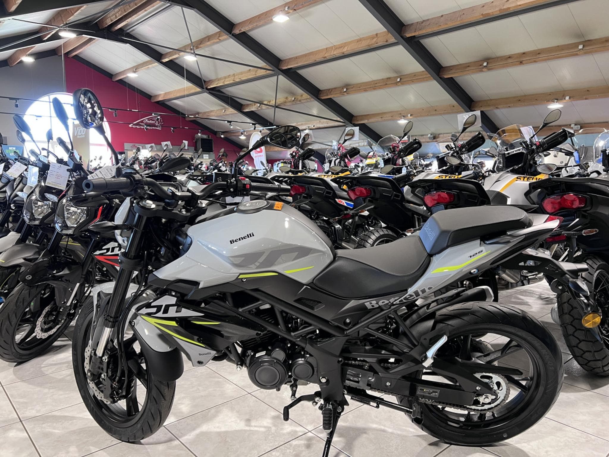 Benelli BN GRIS (2026) - Foto 4