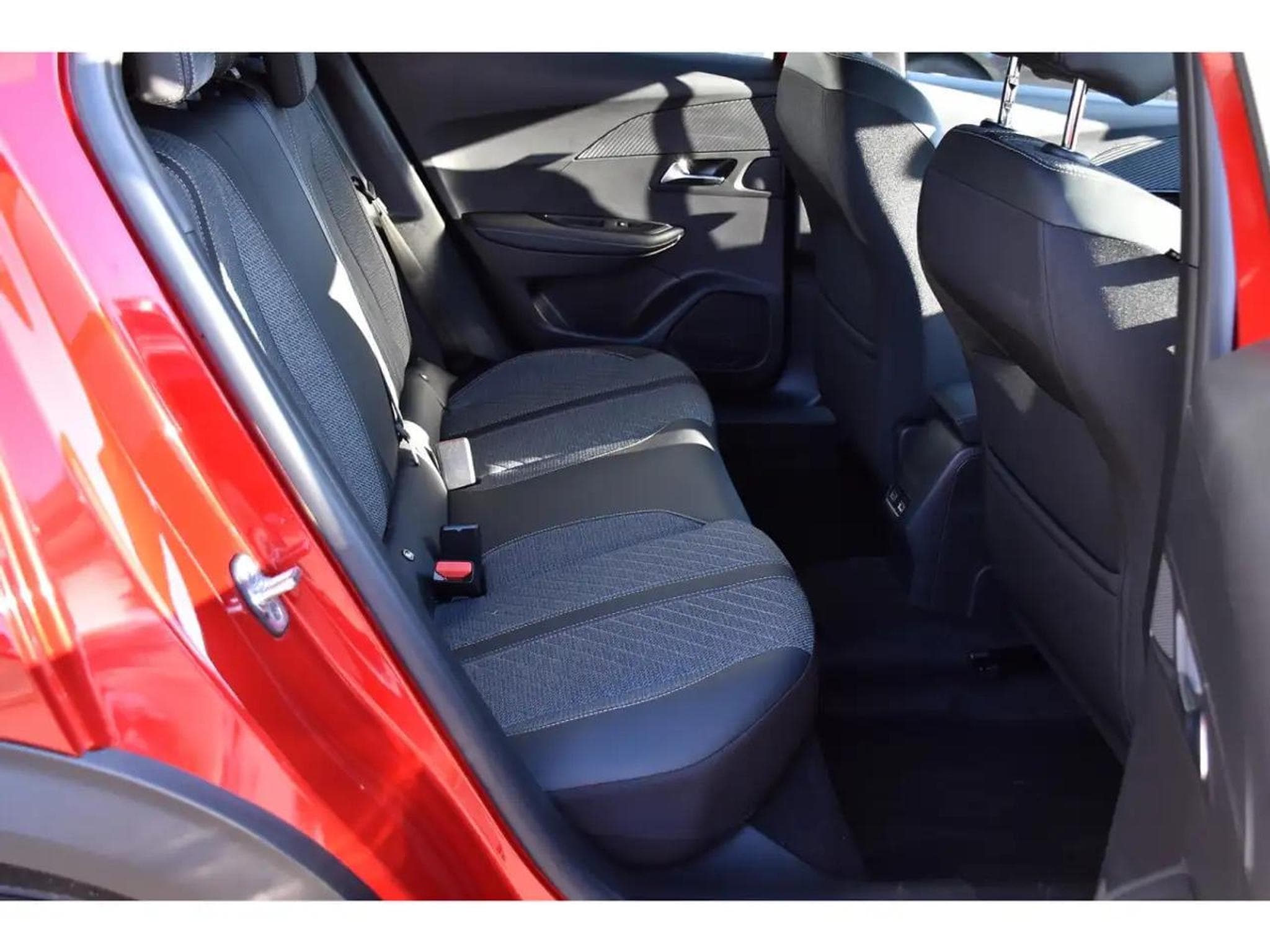 Peugeot 2008 (2025) - Foto 8