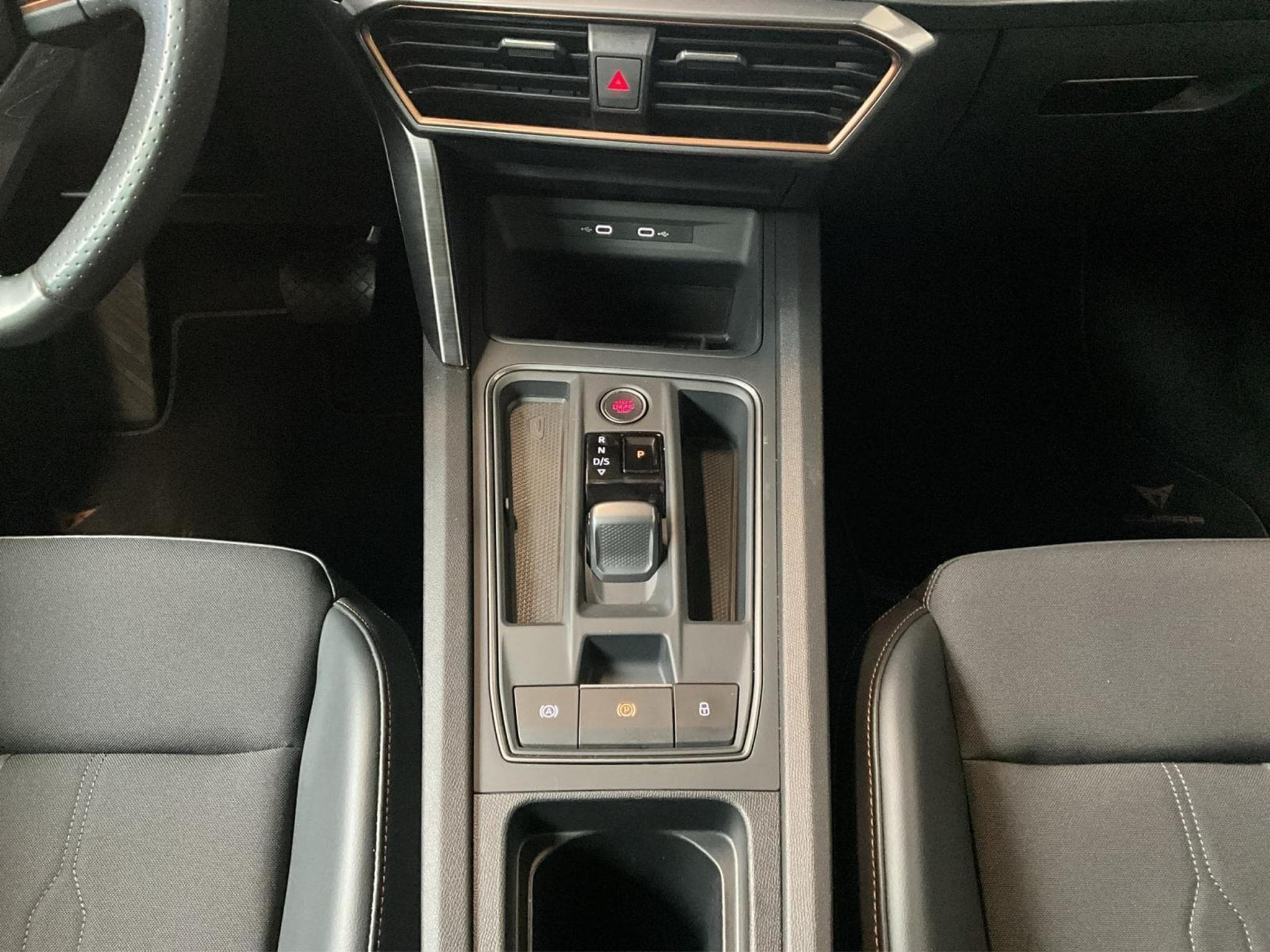 Cupra Formentor DSG+LED+Pano+AHK+LM19 (2022) - Photo 12