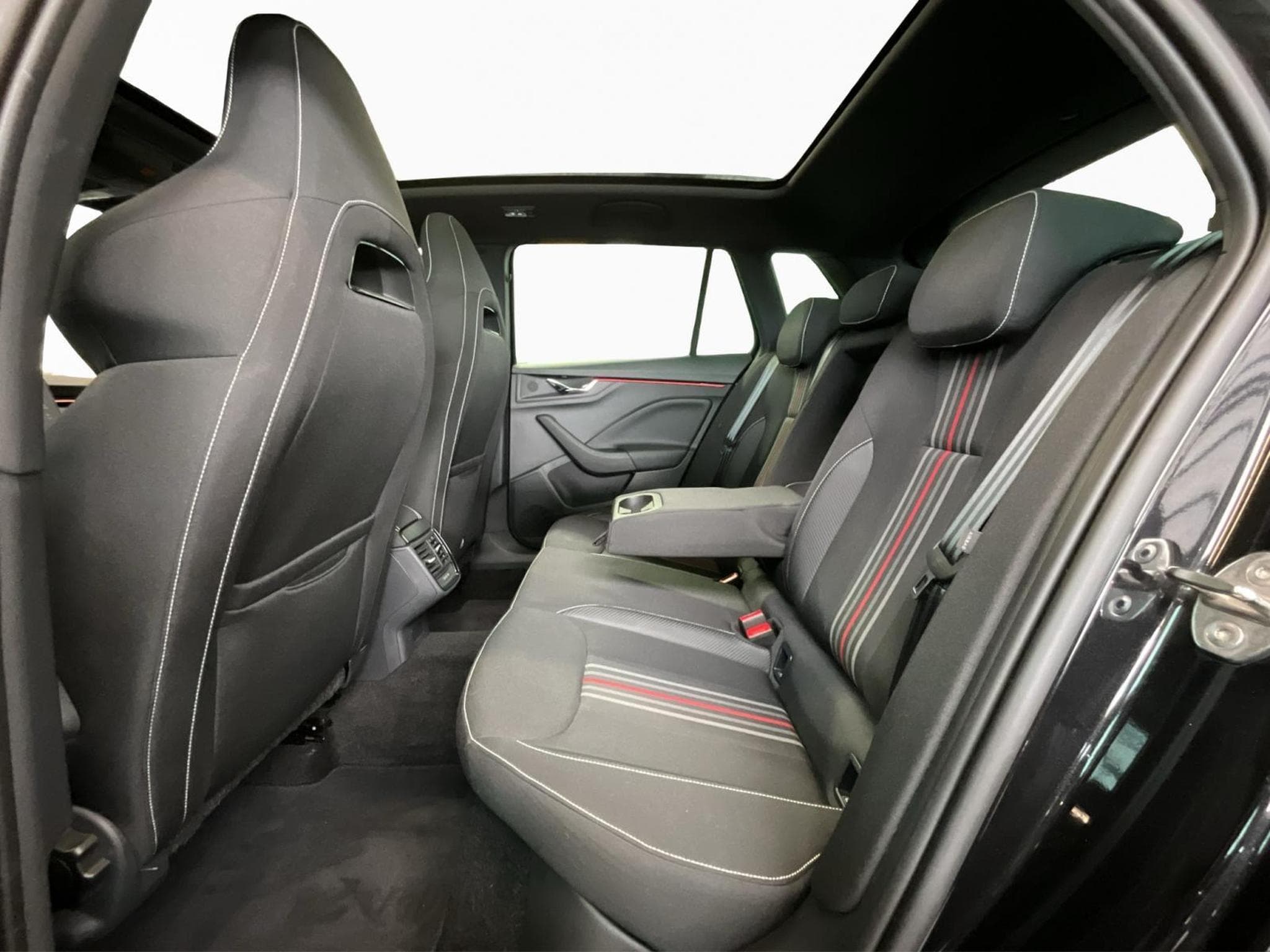 Skoda Kamiq Monte-Carlo+DSG+Pano+Navi+Pack&Go (2024) - Photo 16