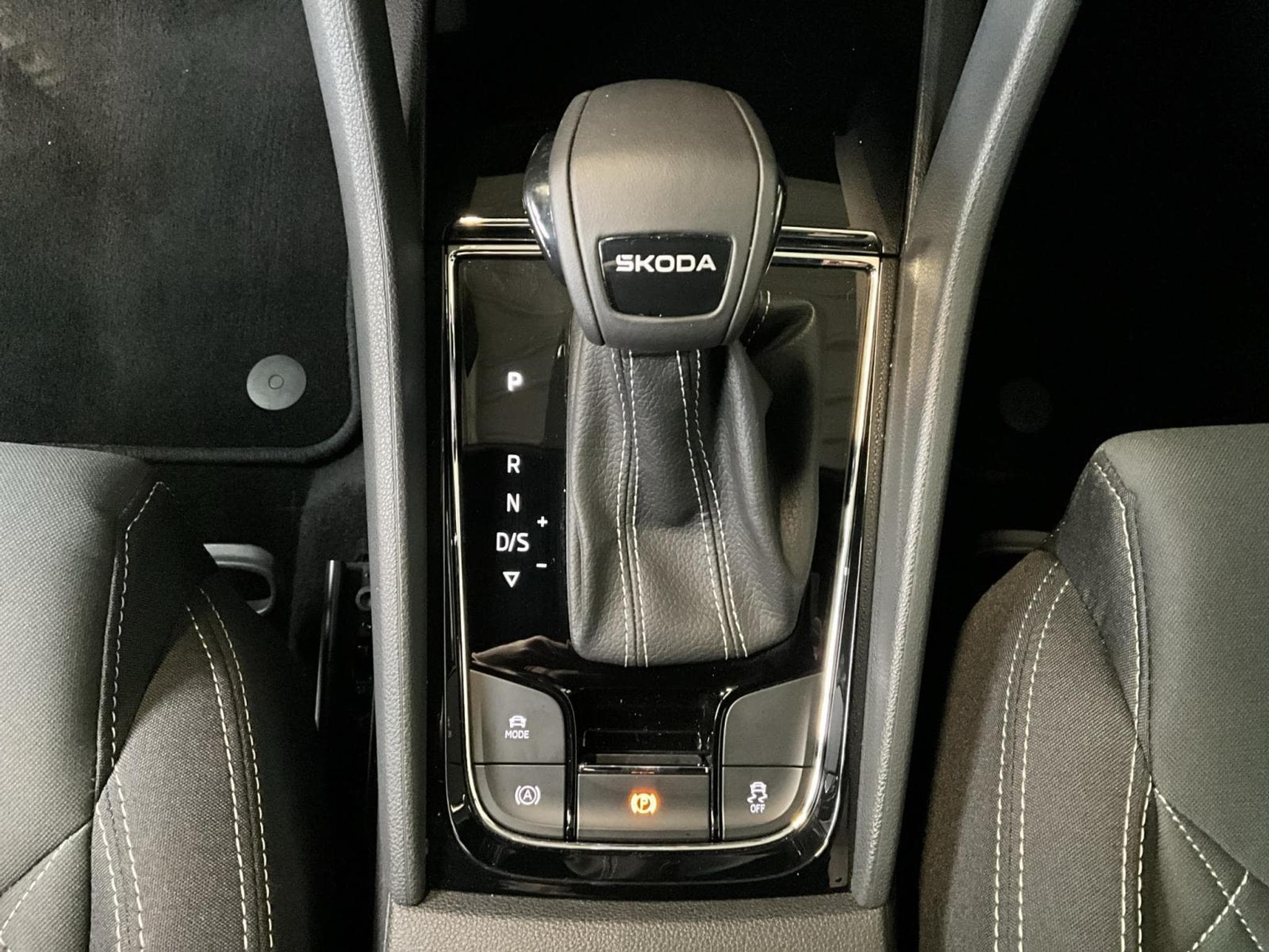 Skoda Karoq Sportline+DSG+Navi+LED (2025) - Foto 12